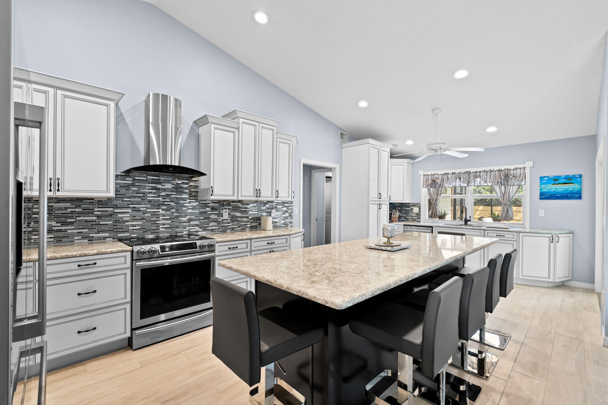 WHISPERING OAKS - Residential