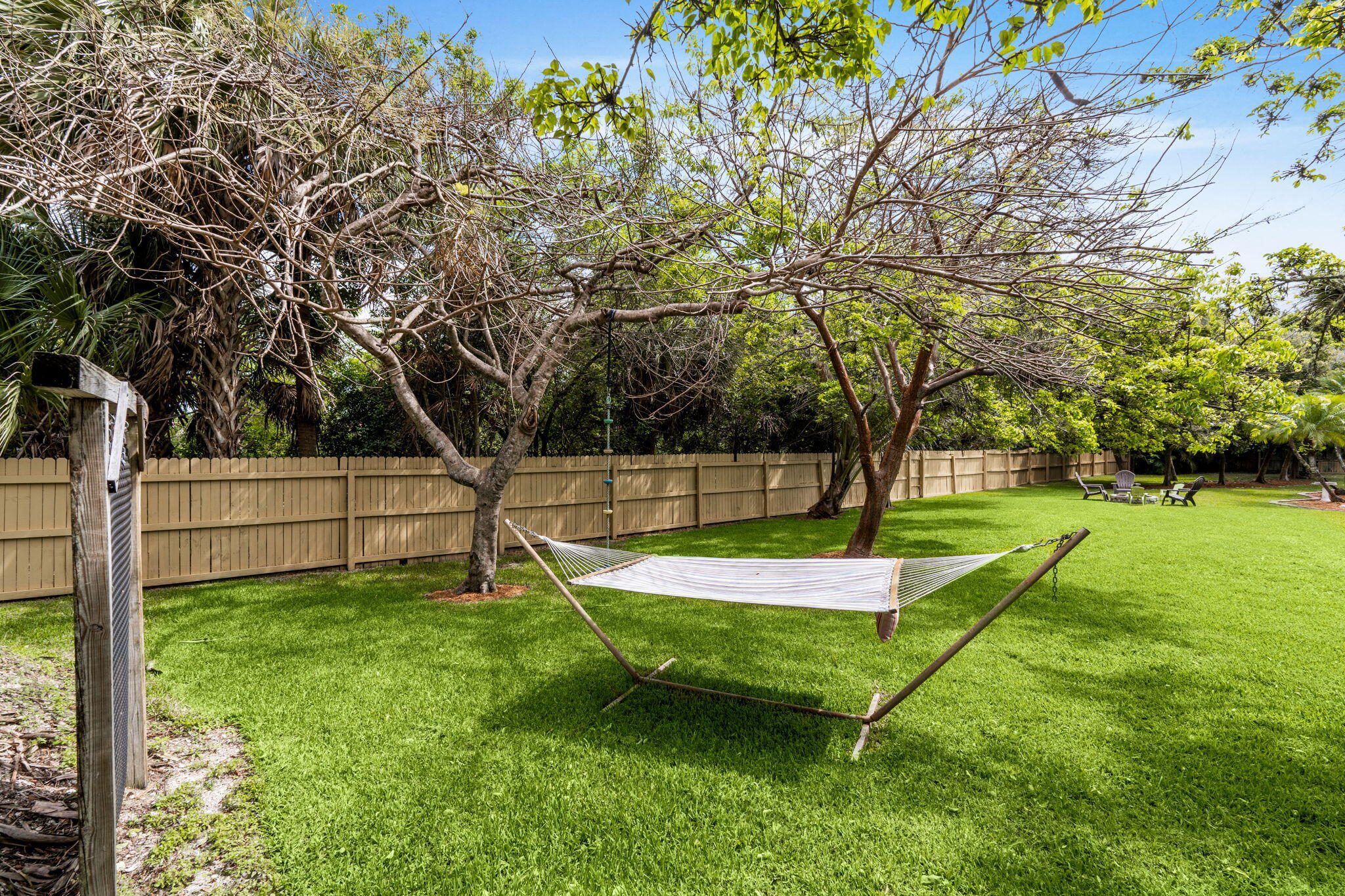 WHISPERING OAKS - Residential