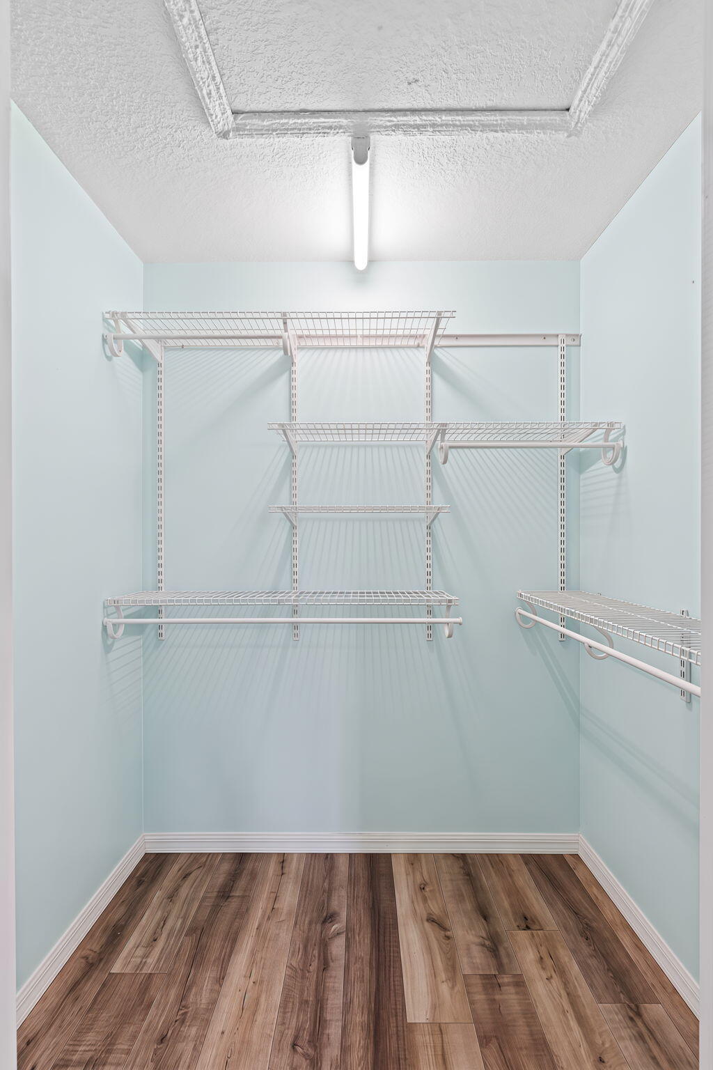 WHISPERING OAKS - Residential