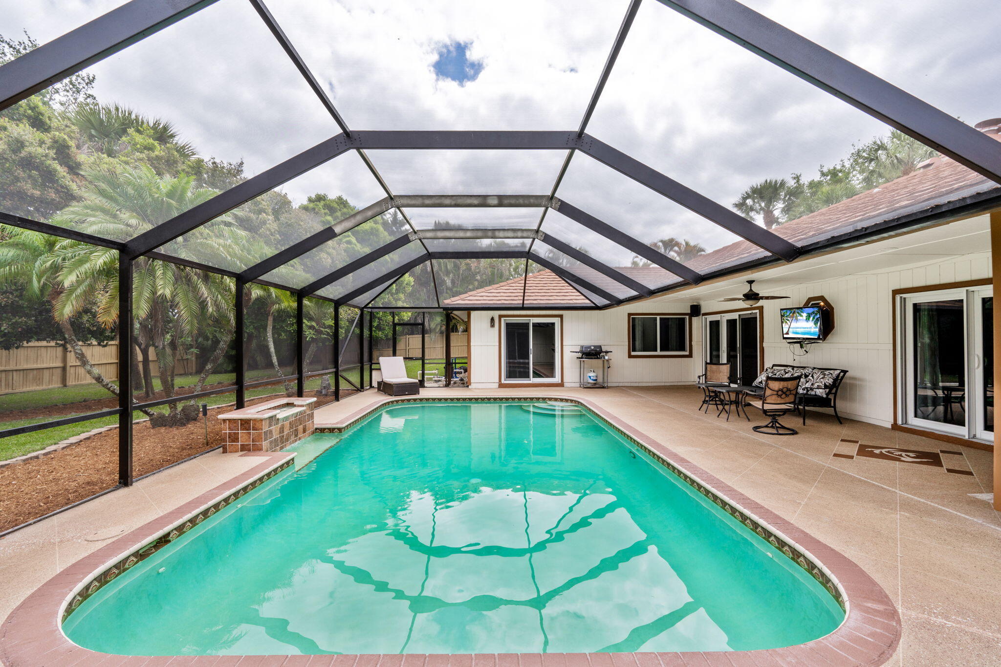 WHISPERING OAKS - Residential