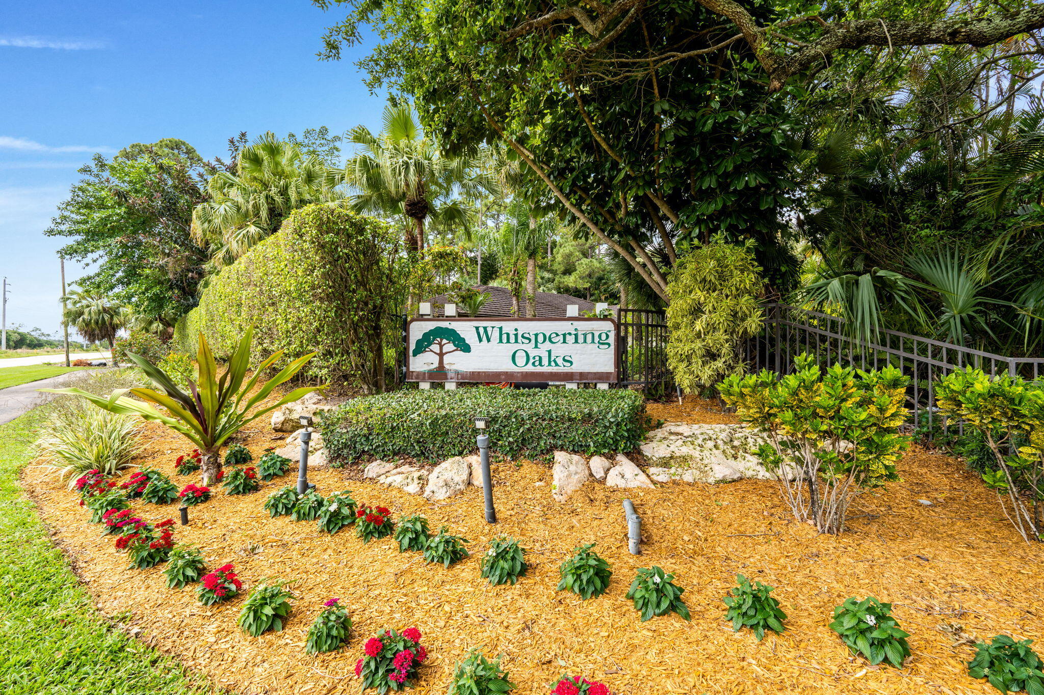 WHISPERING OAKS - Residential
