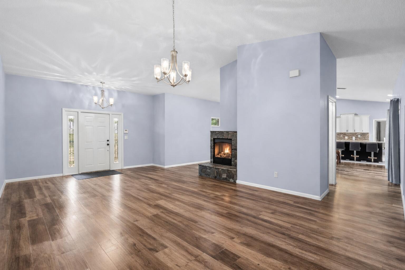 WHISPERING OAKS - Residential