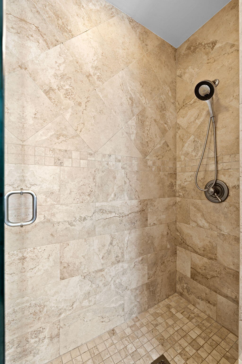 WHISPERING OAKS - Residential