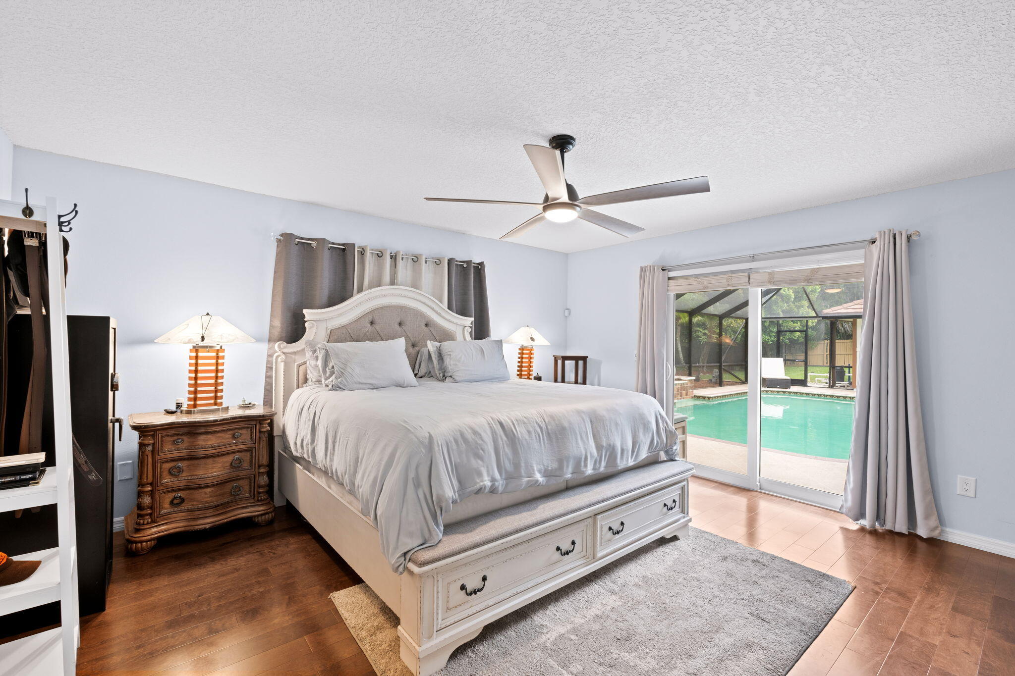 WHISPERING OAKS - Residential