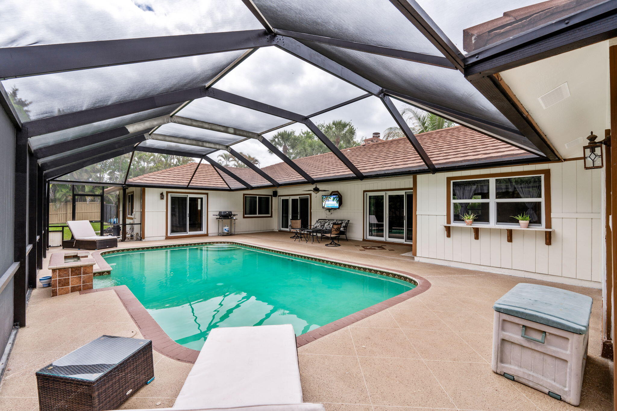 WHISPERING OAKS - Residential