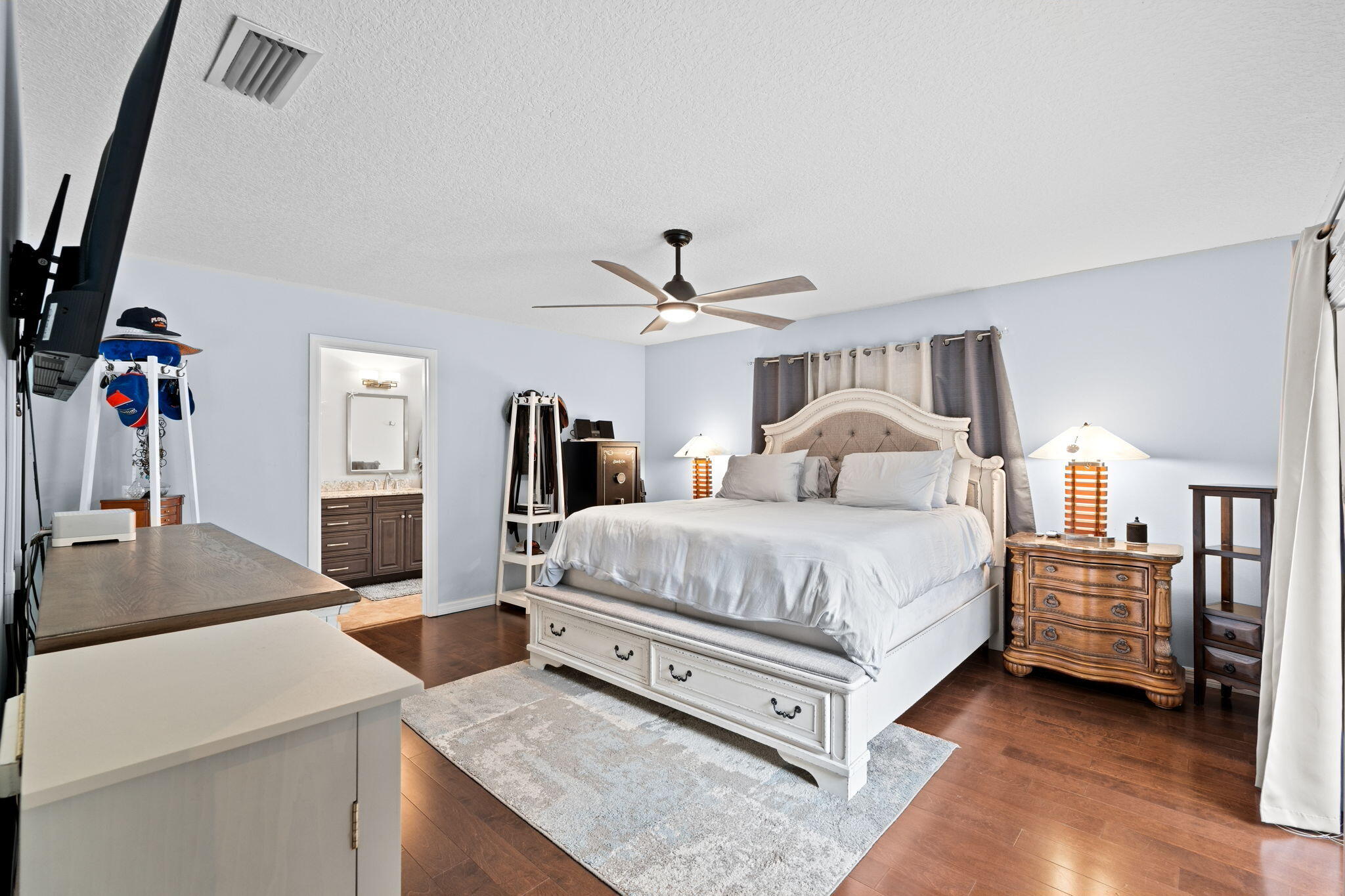 WHISPERING OAKS - Residential