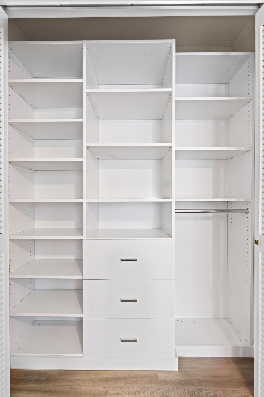 WHISPERING OAKS - Residential