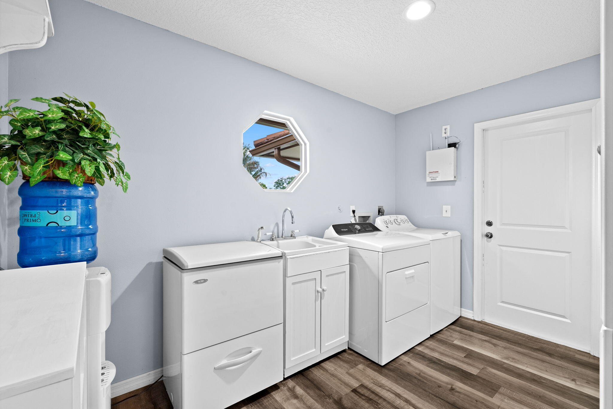 WHISPERING OAKS - Residential