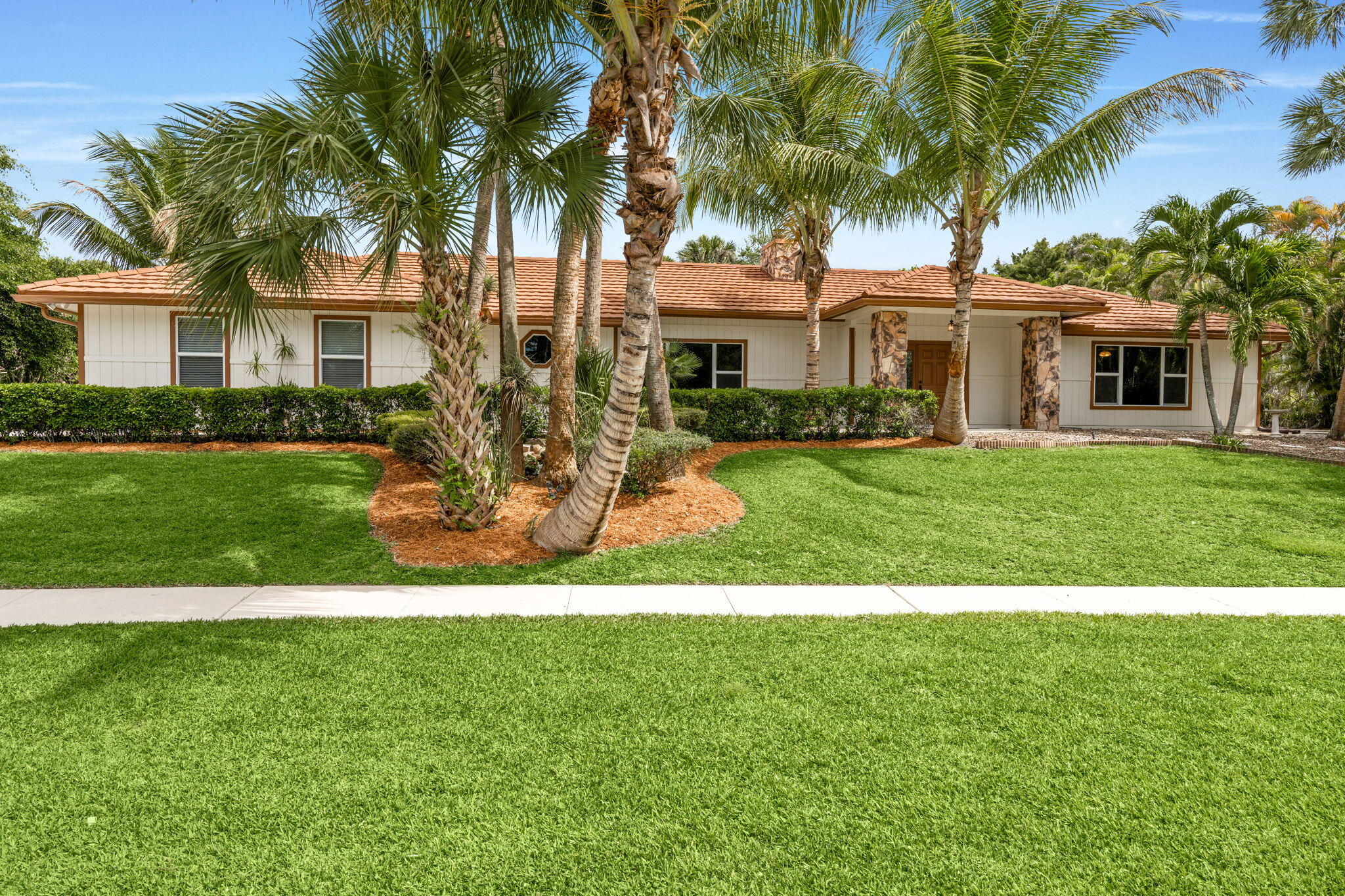 WHISPERING OAKS - Residential