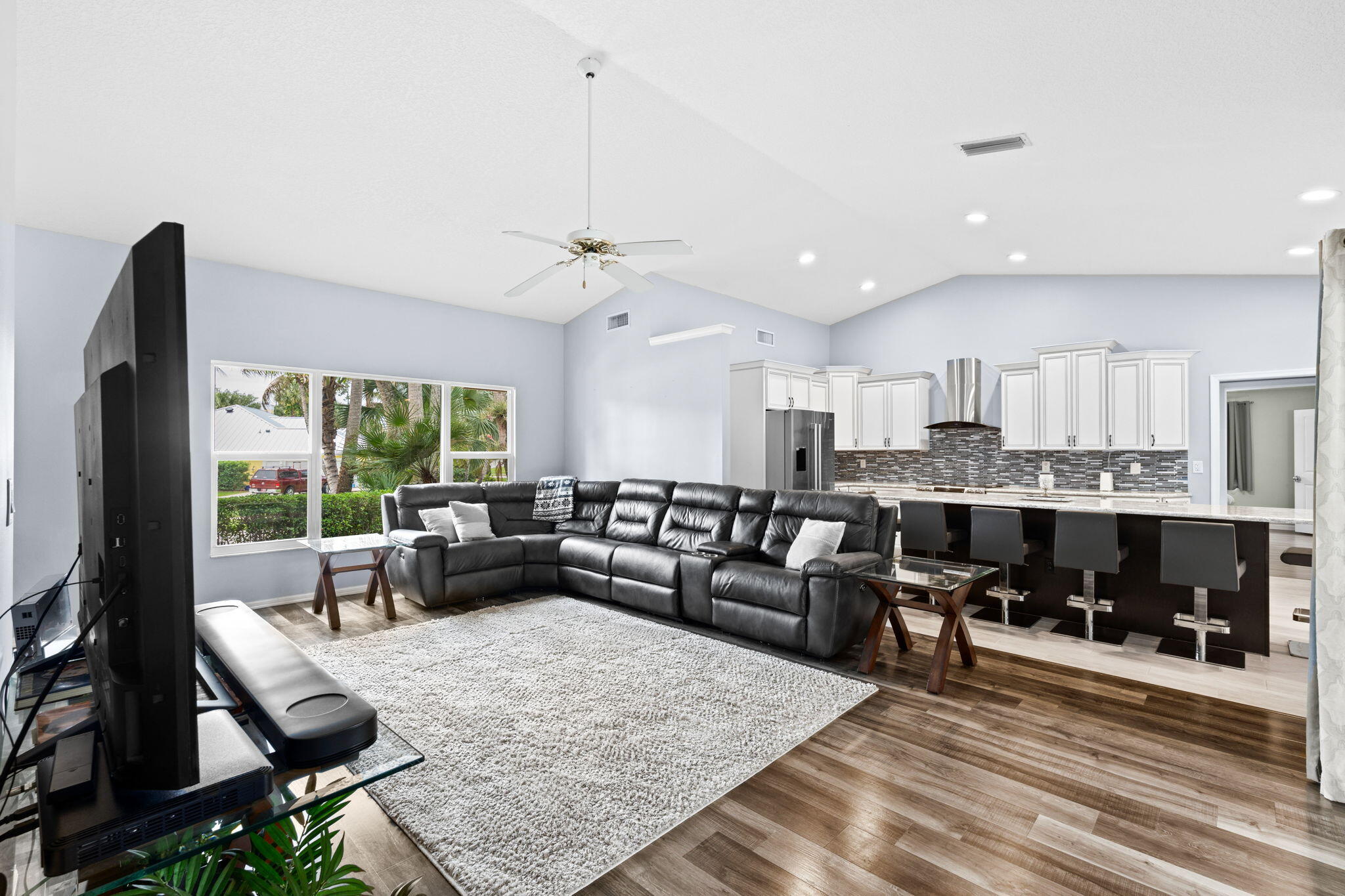 WHISPERING OAKS - Residential