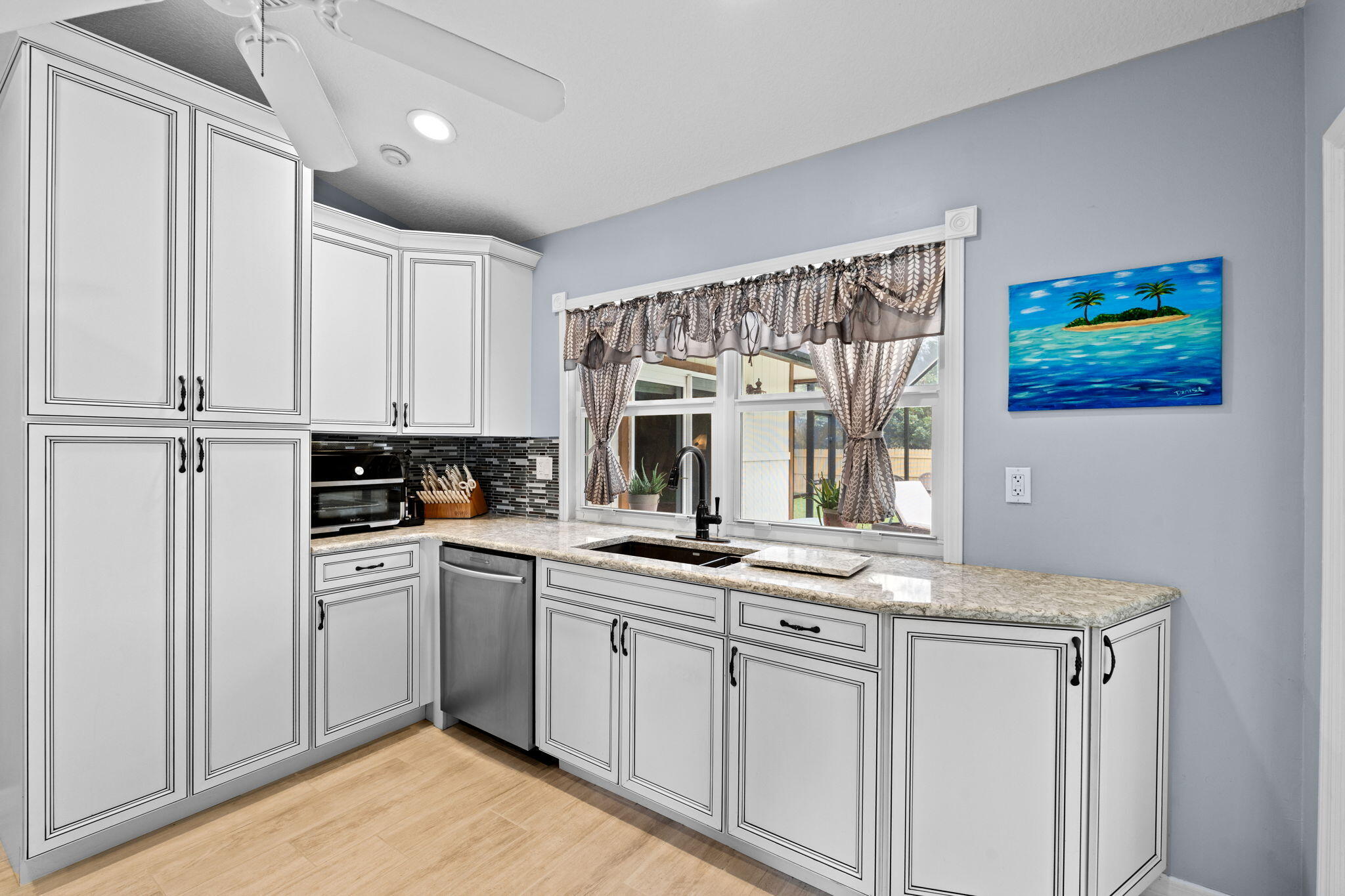 WHISPERING OAKS - Residential