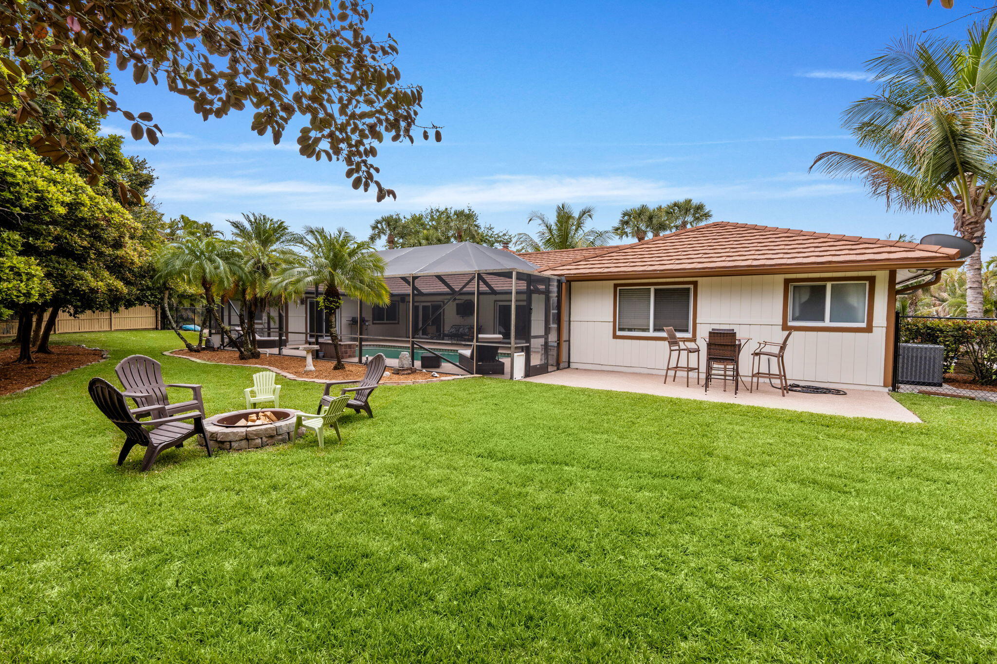 WHISPERING OAKS - Residential