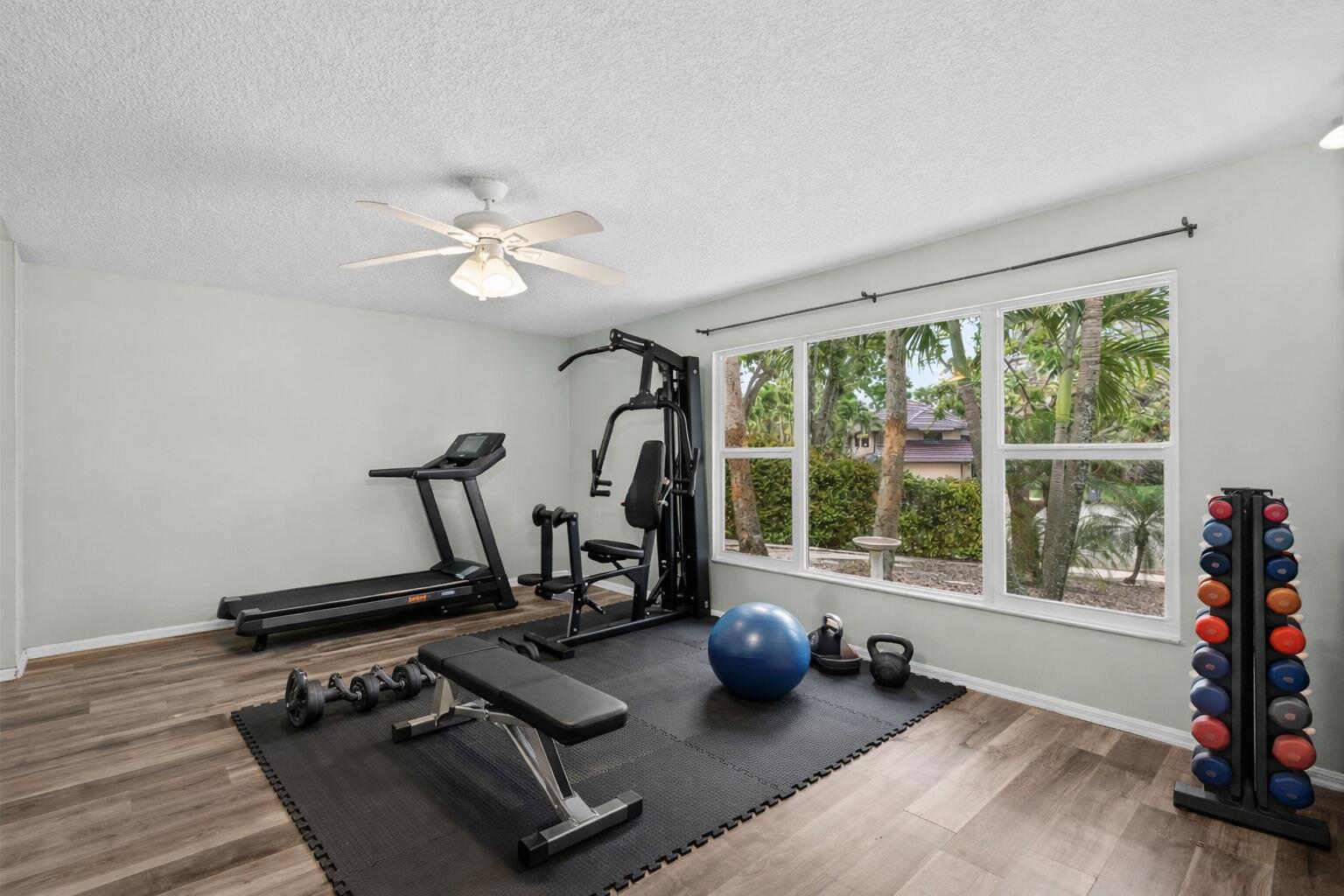 WHISPERING OAKS - Residential