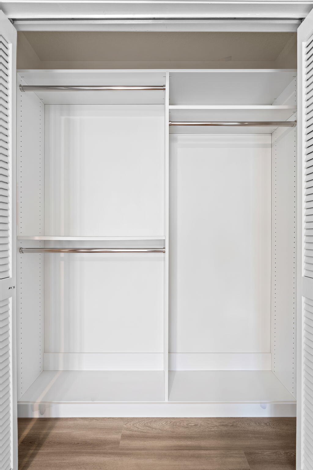 WHISPERING OAKS - Residential