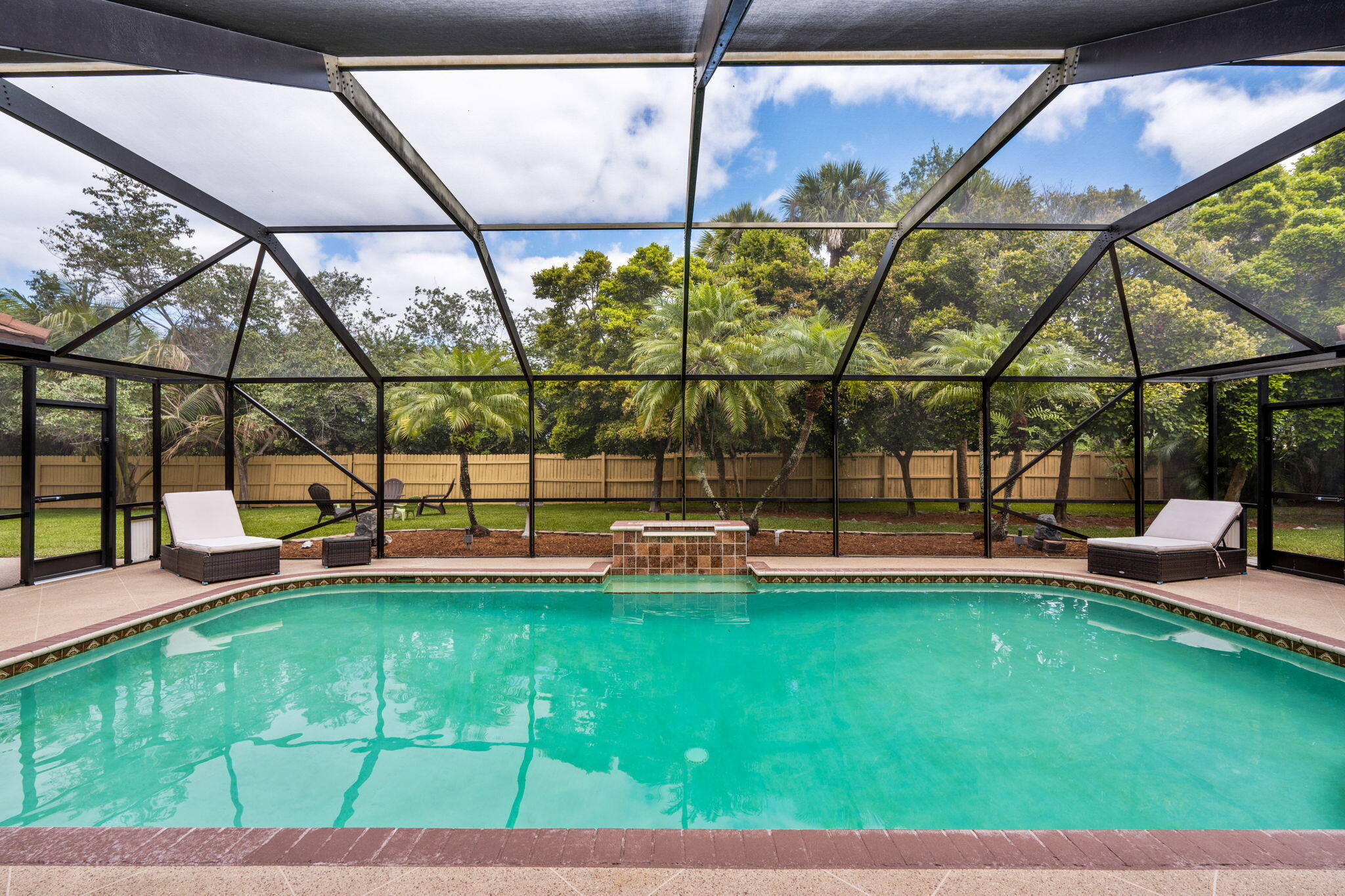 WHISPERING OAKS - Residential