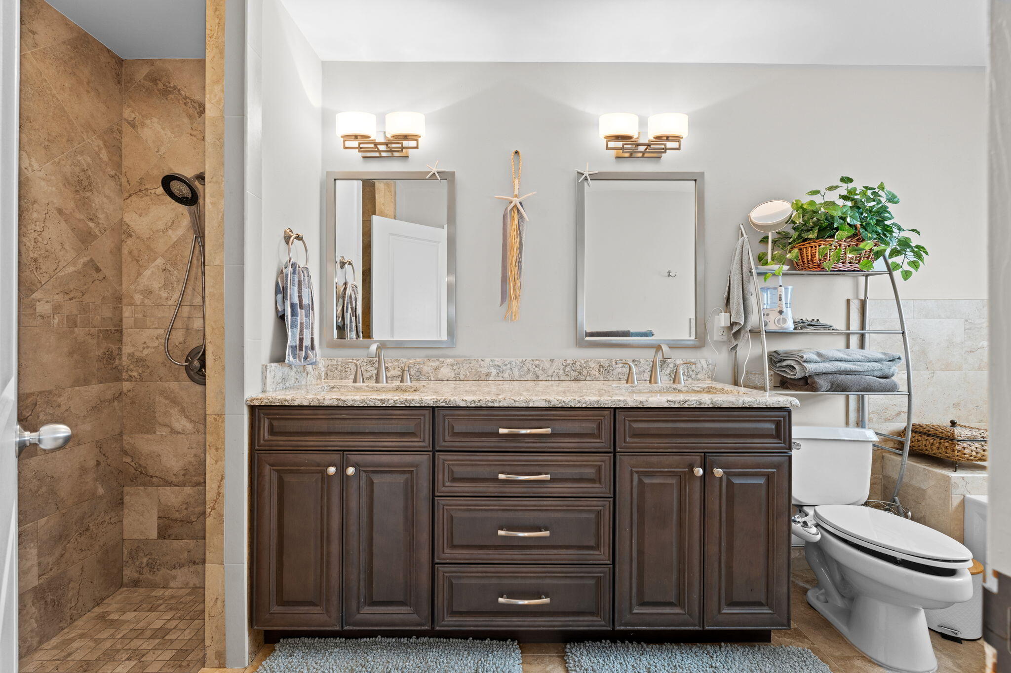 WHISPERING OAKS - Residential