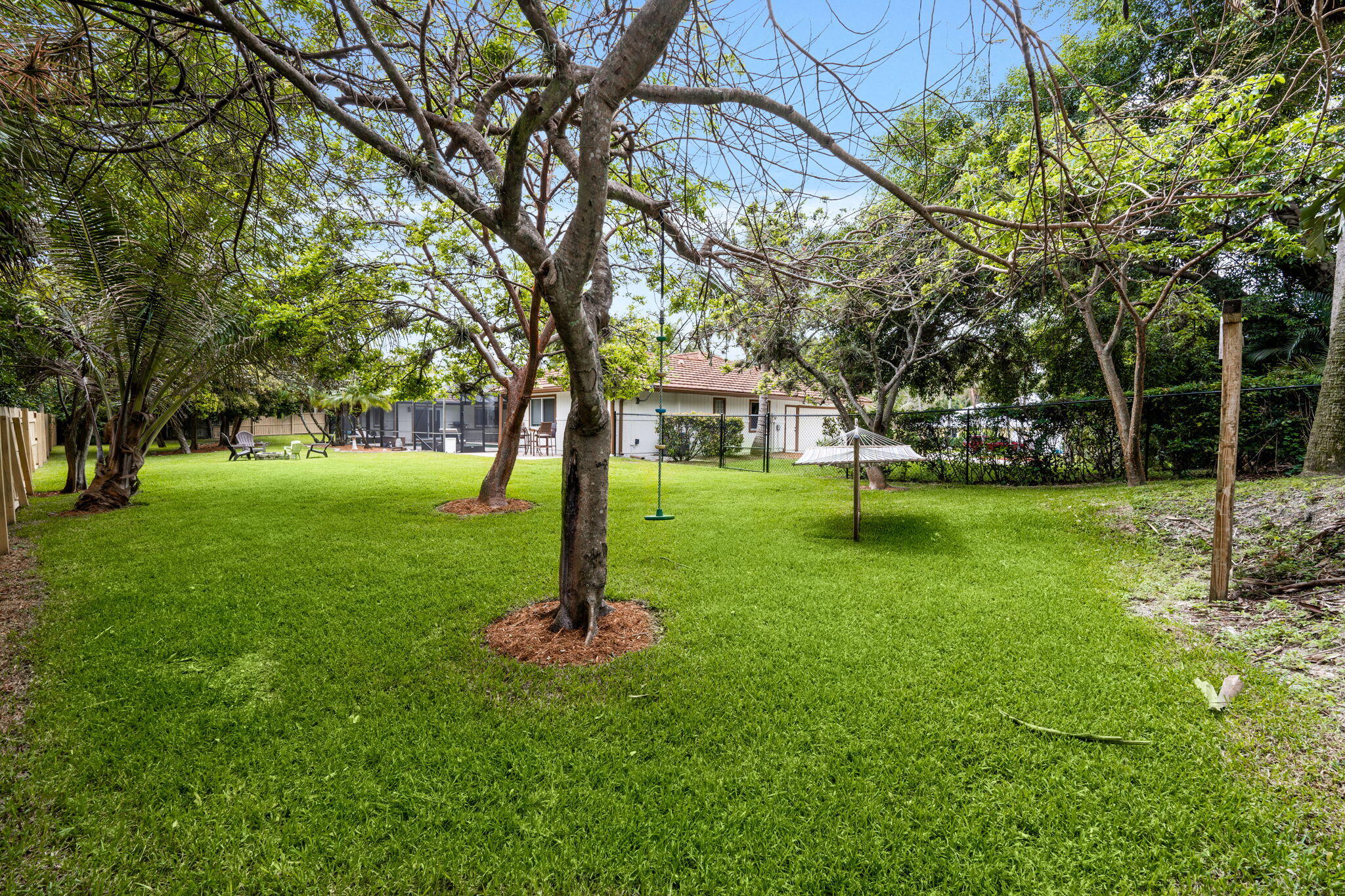 WHISPERING OAKS - Residential