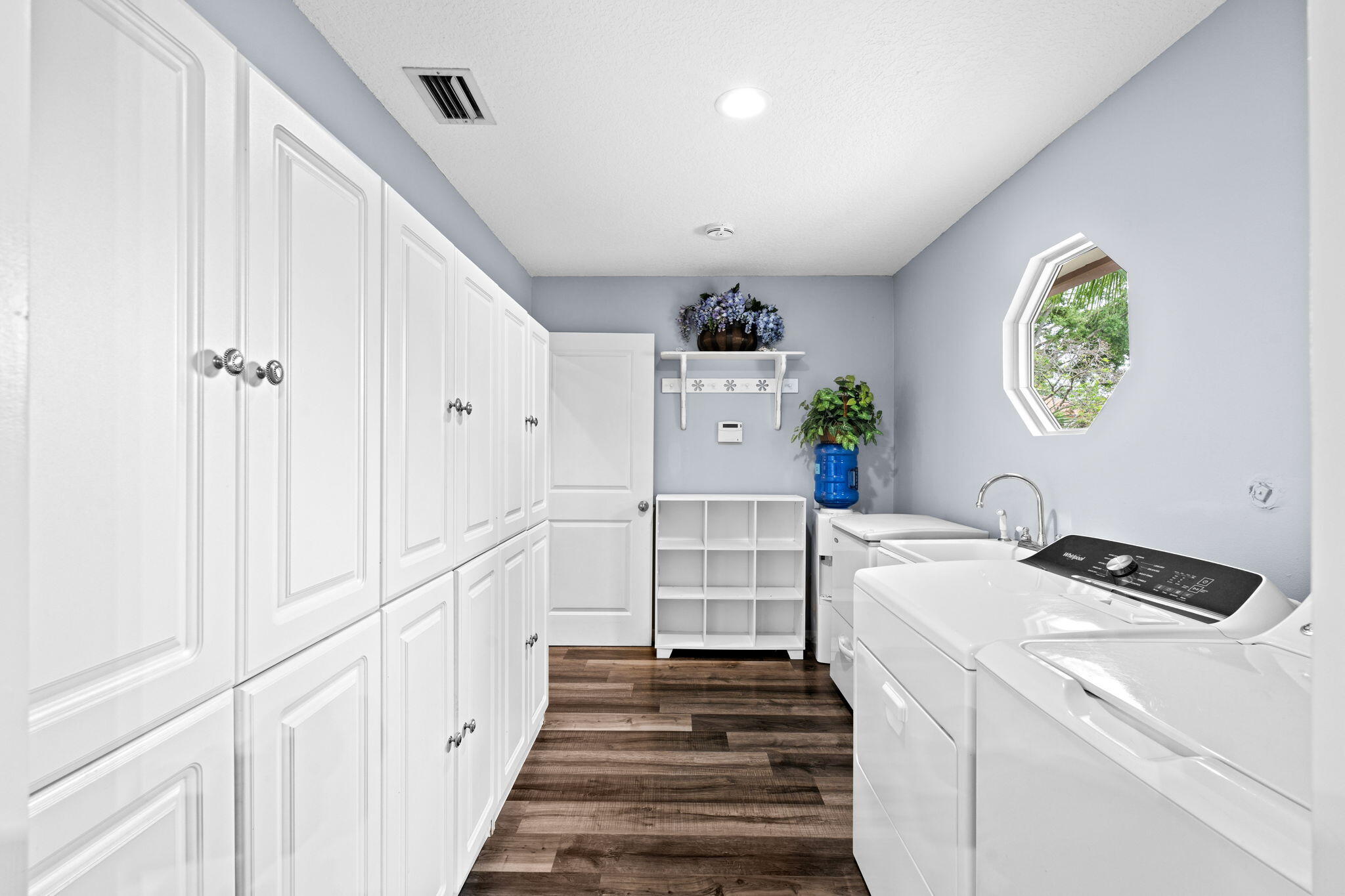 WHISPERING OAKS - Residential