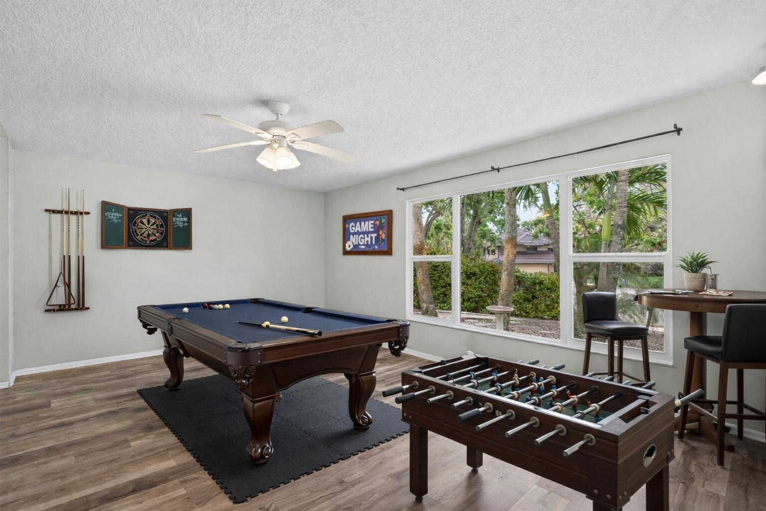 WHISPERING OAKS - Residential