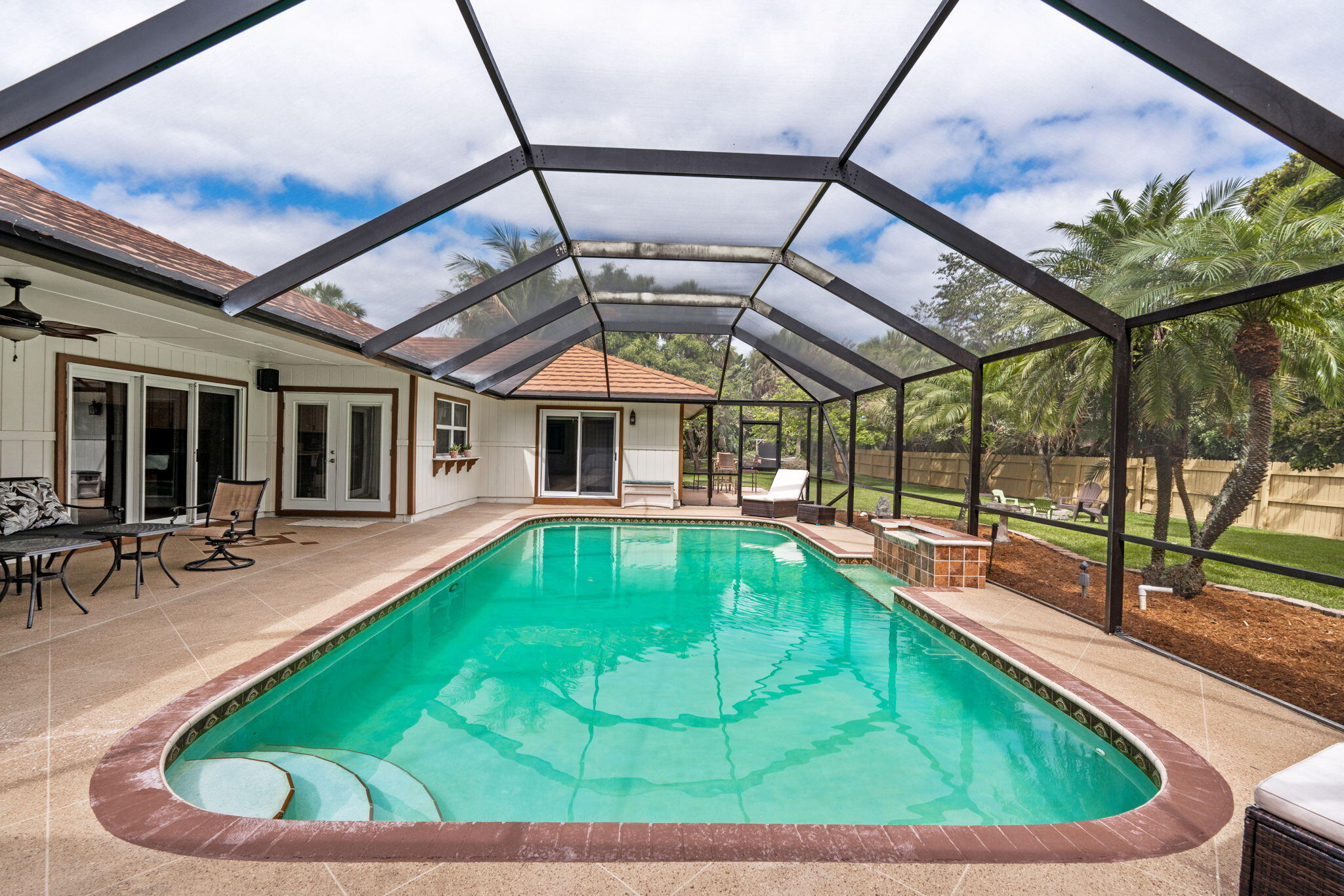 WHISPERING OAKS - Residential