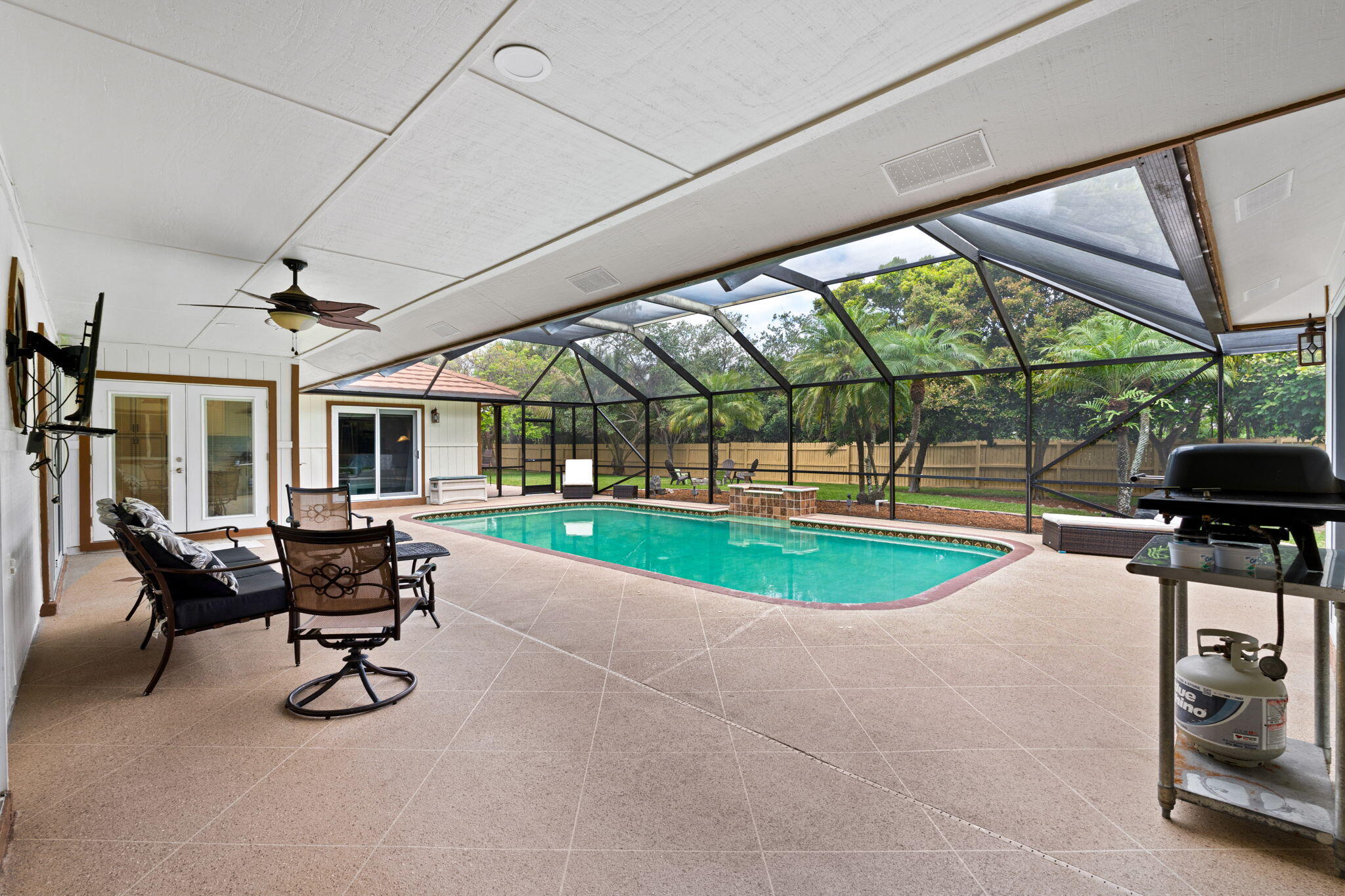 WHISPERING OAKS - Residential