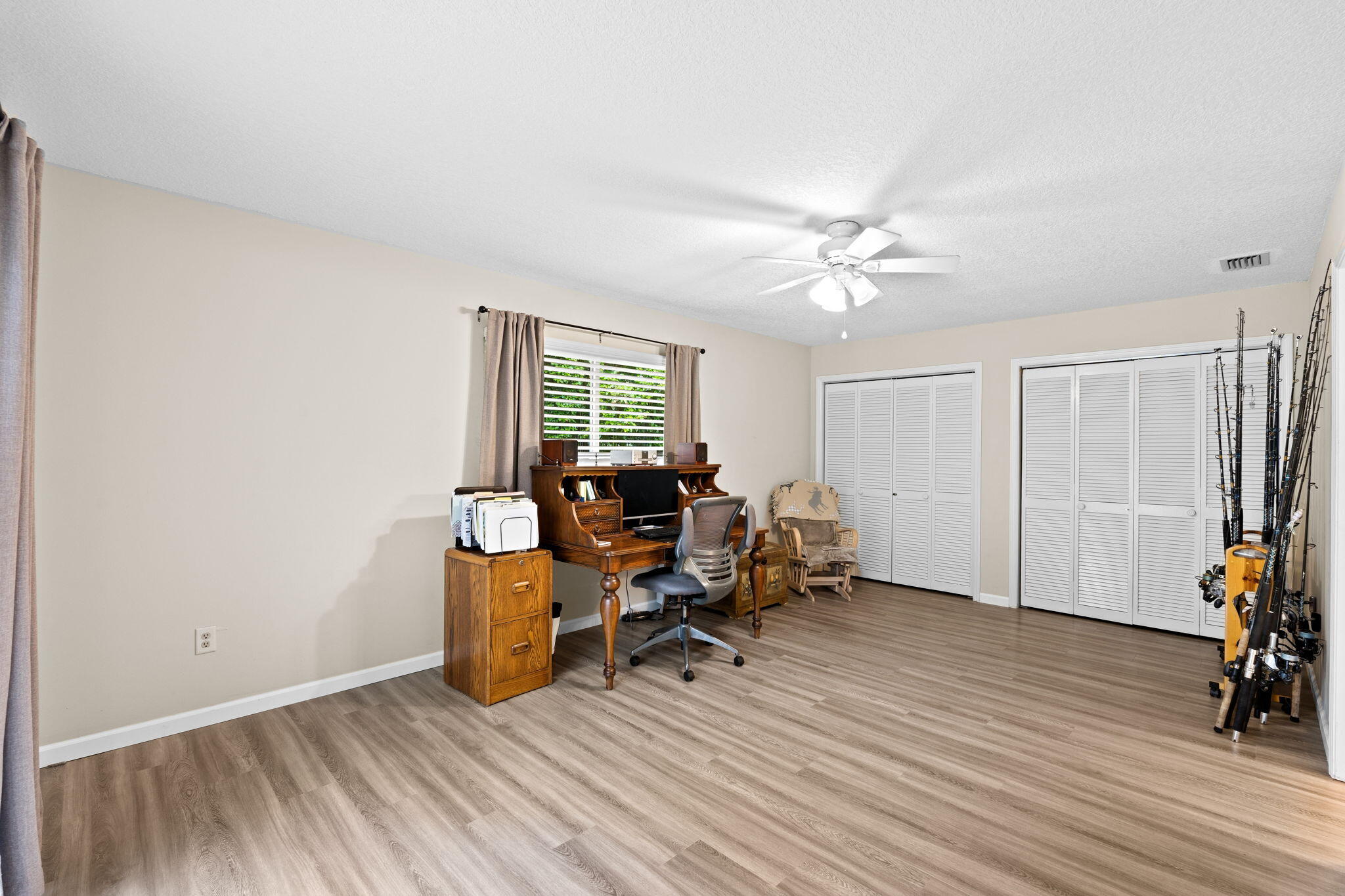 WHISPERING OAKS - Residential