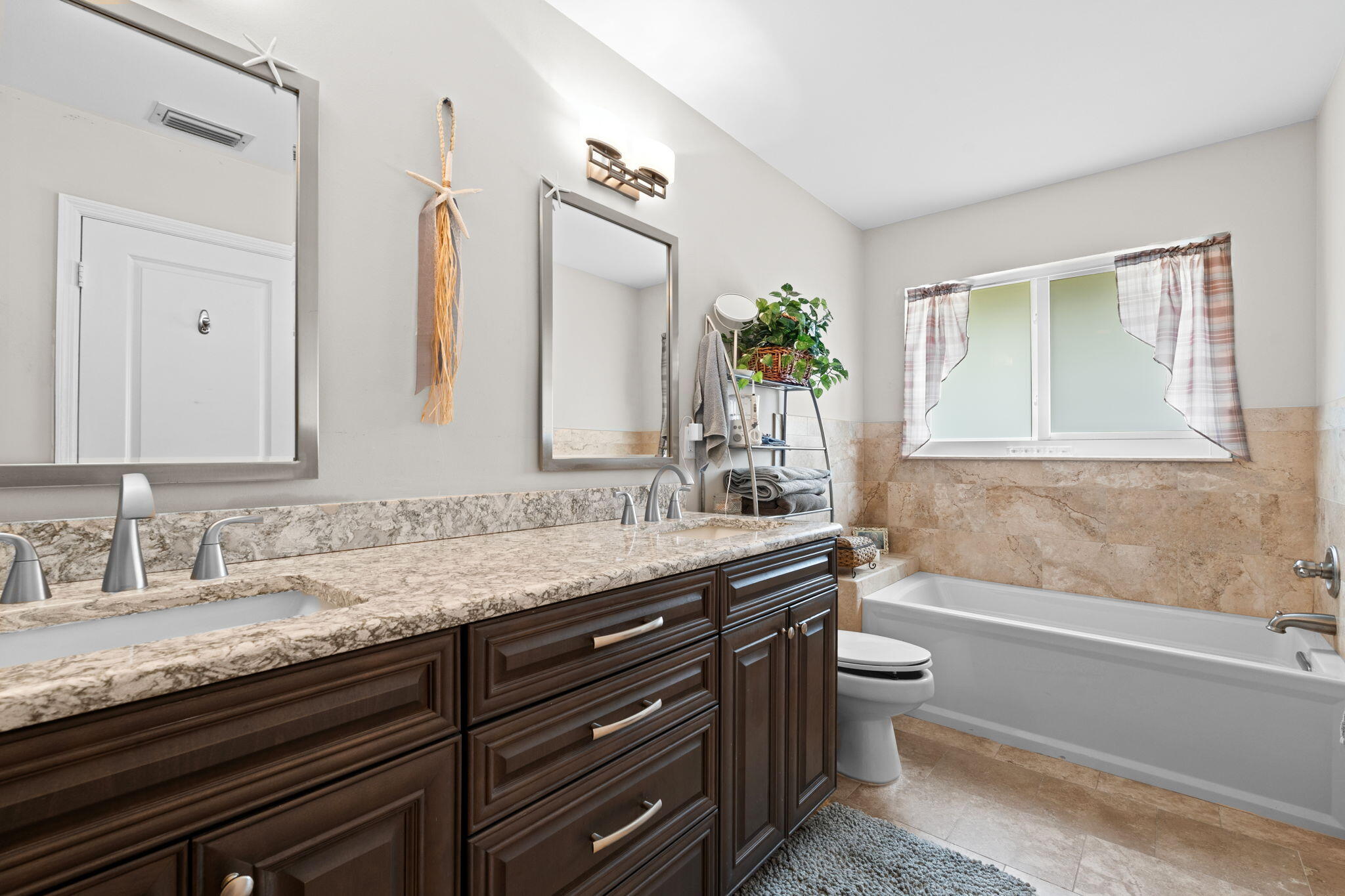 WHISPERING OAKS - Residential