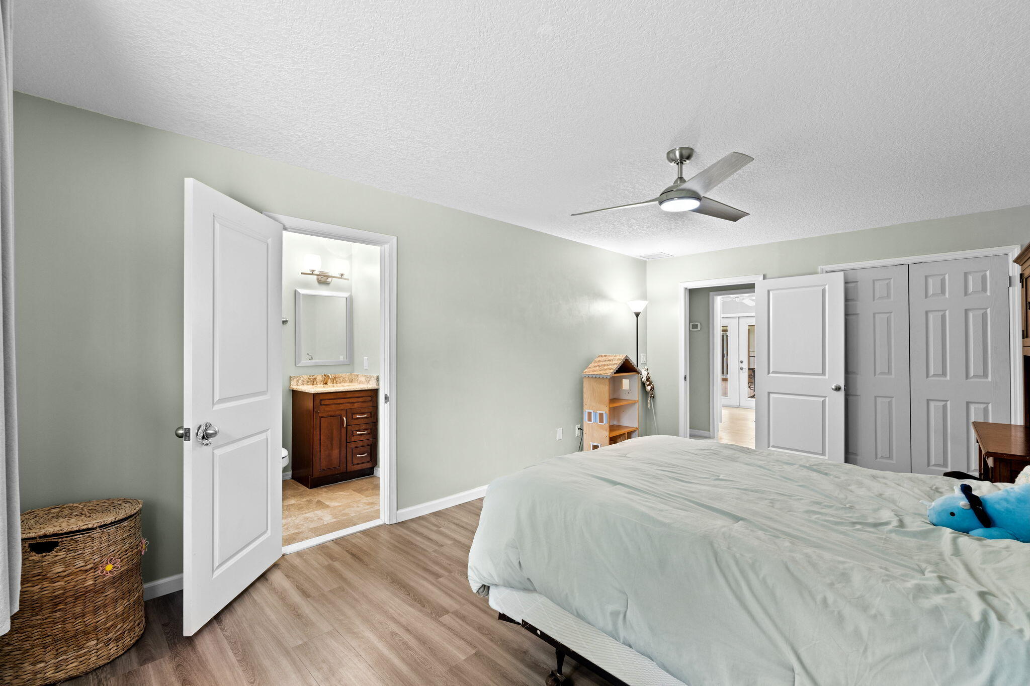 WHISPERING OAKS - Residential