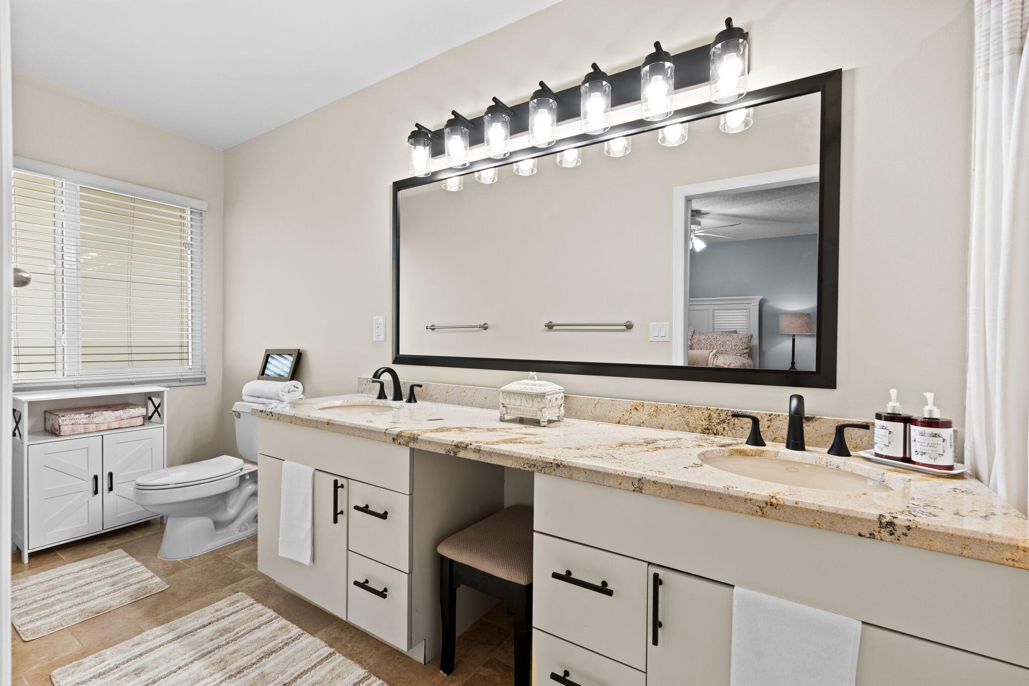 WHISPERING OAKS - Residential