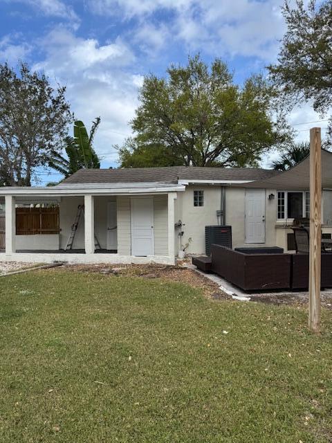 Charming 2/2 house in the heart of Jessen Beach, advantage of the community's private access to the intercostal waterway, enjoy the backyard with the built-in BBQ grill and space to park your own boat.This house offer the opportunity for relaxation and adventure.