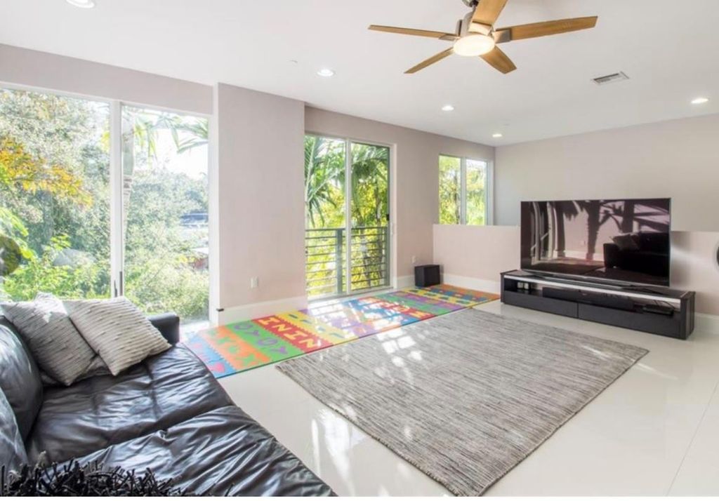 Photo of 731 SE 13th Street, Fort Lauderdale, FL 33316 (MLS # F10550720)