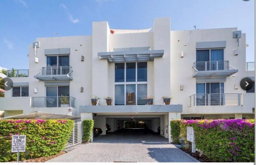 Photo of 731 SE 13th Street, Fort Lauderdale, FL 33316 (MLS # F10550720)