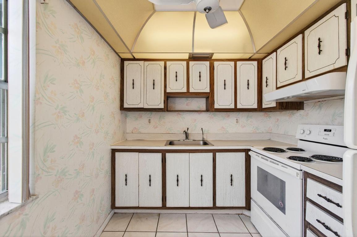 KINGS POINT - Residential Lease