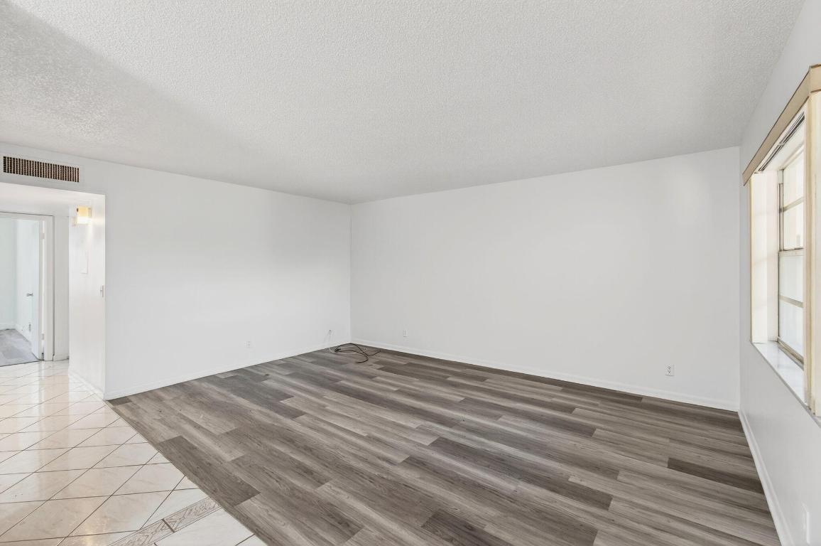 KINGS POINT - Residential Lease