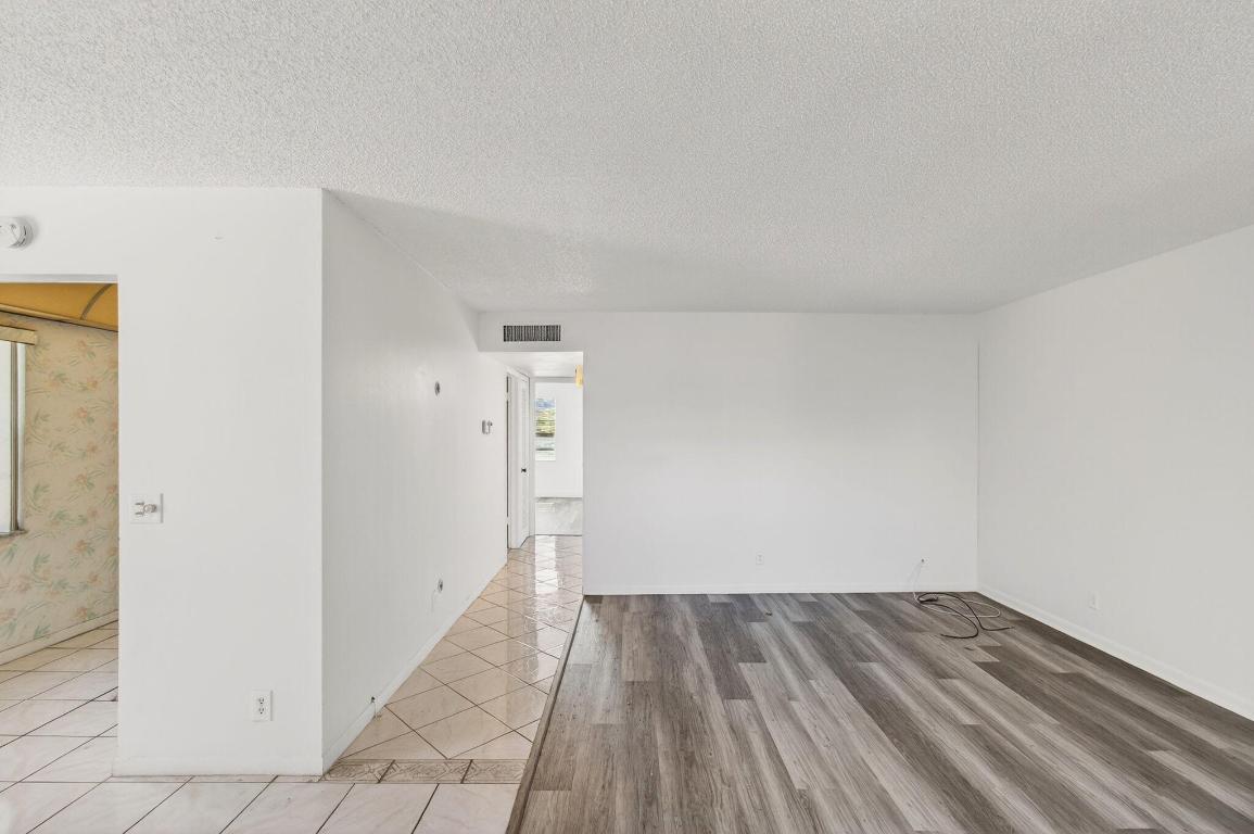 KINGS POINT - Residential Lease