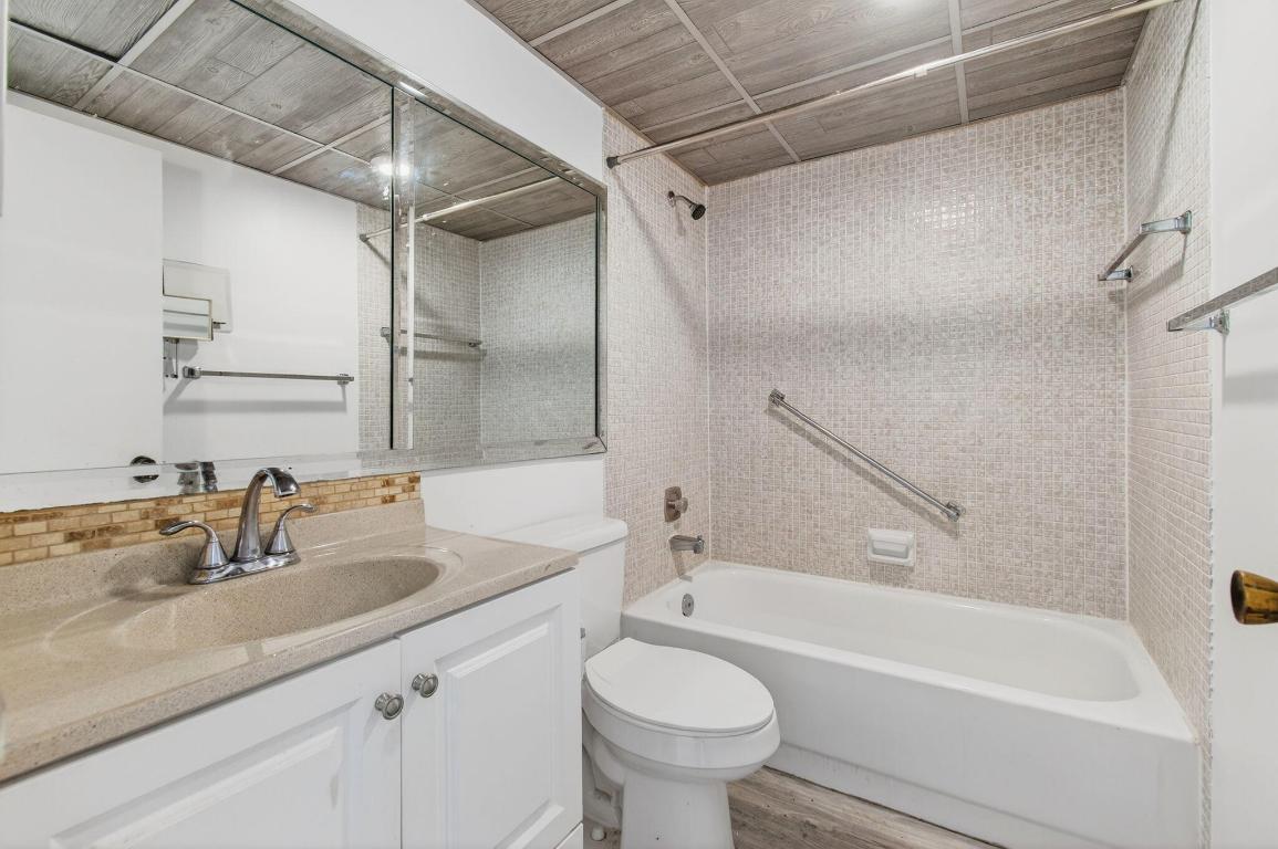 KINGS POINT - Residential Lease