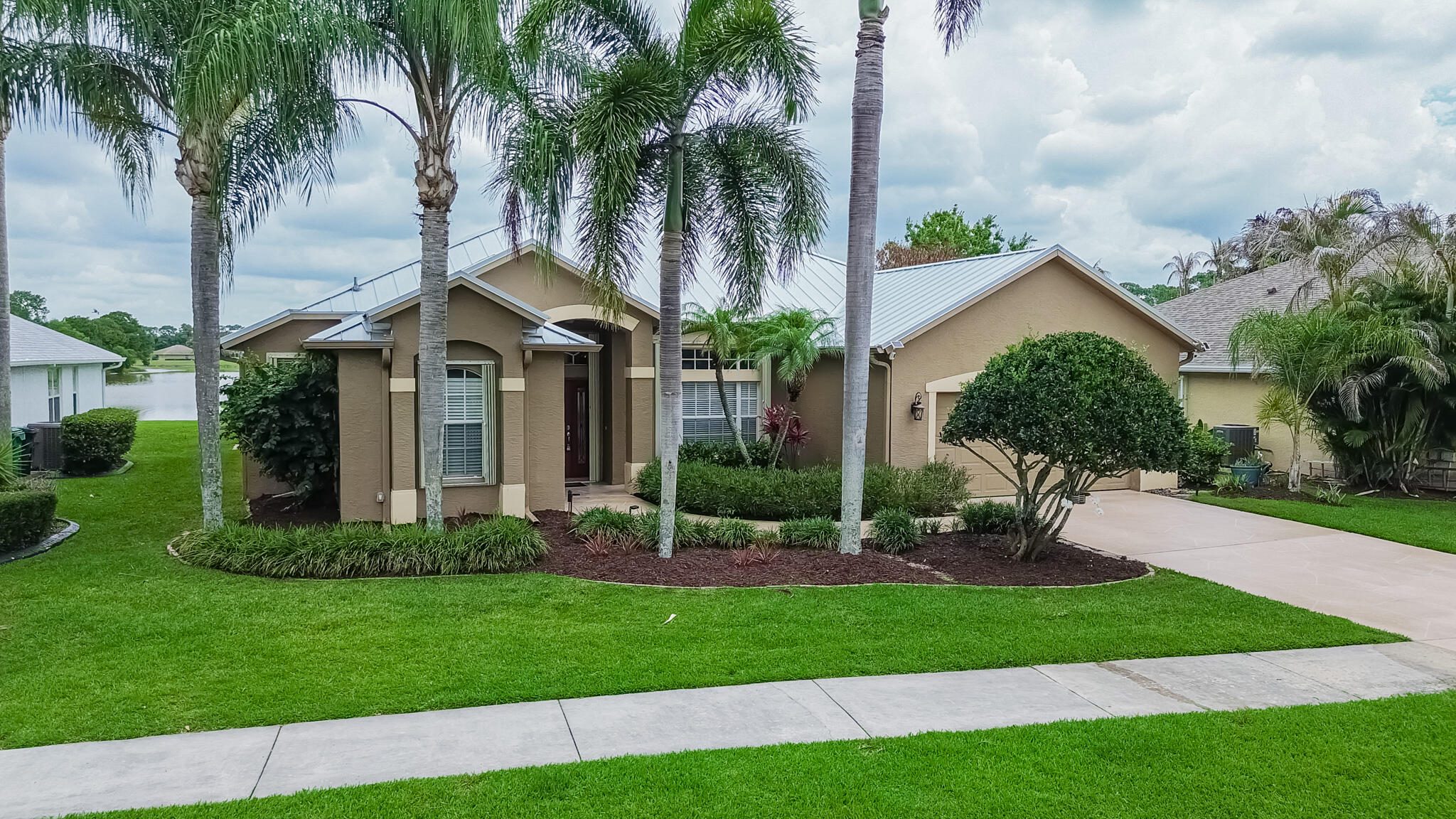 SAWGRASS LAKES, CRANE POINTE - Residential