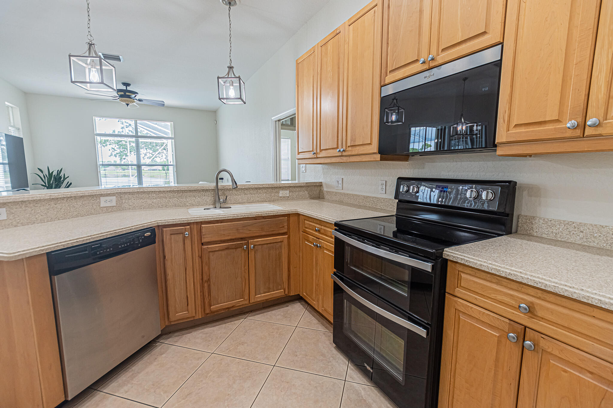 SAWGRASS LAKES, CRANE POINTE - Residential