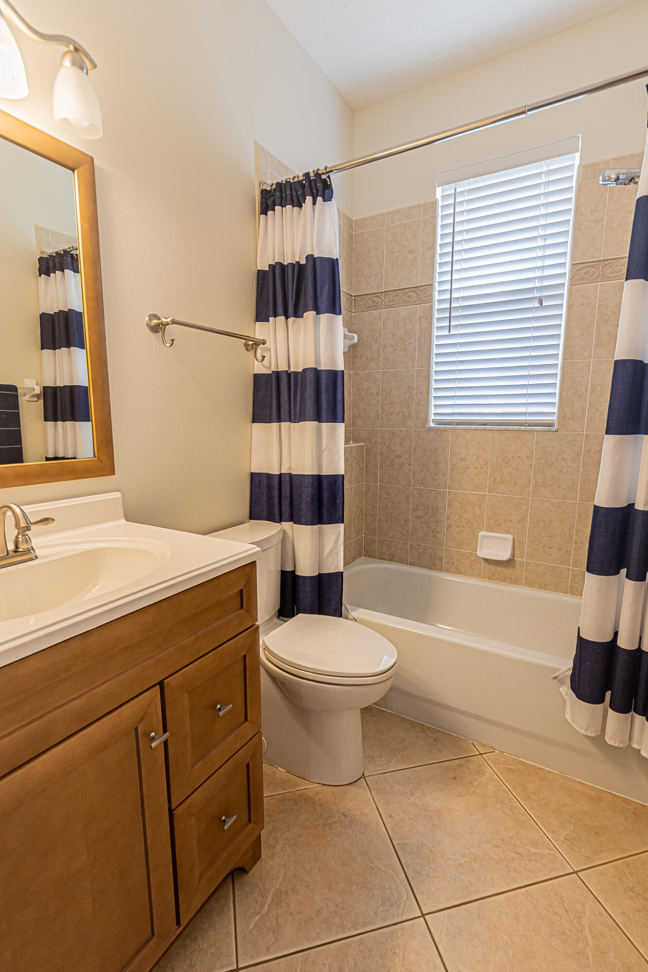 SAWGRASS LAKES, CRANE POINTE - Residential