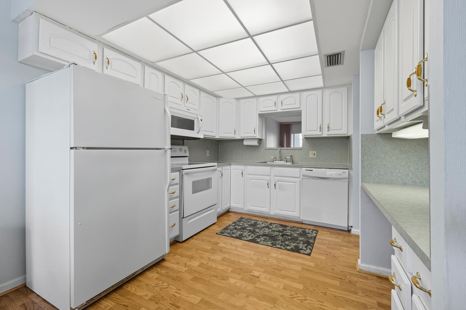 ROYAL POINT MANOR EAST CO - Residential