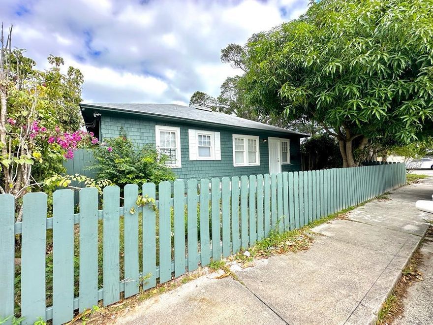 3 Bed / 1 Bath, private and quiet, no HOA, easy application and fast move in. Recently painted and ready to move in! Sizes and Measurements are approximations, stackable washer dryer hookup