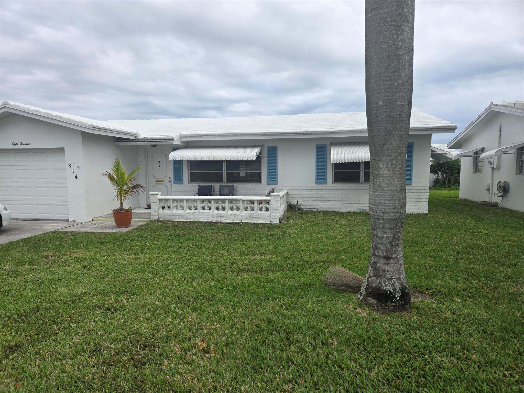 Leisureville is a very quiet neighborhood with residents that have a very close eye on there neighbors.