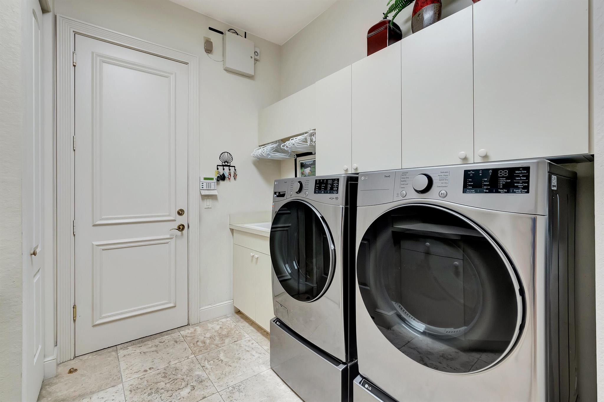 LANDINGS AT WOODFIELD COU - Residential