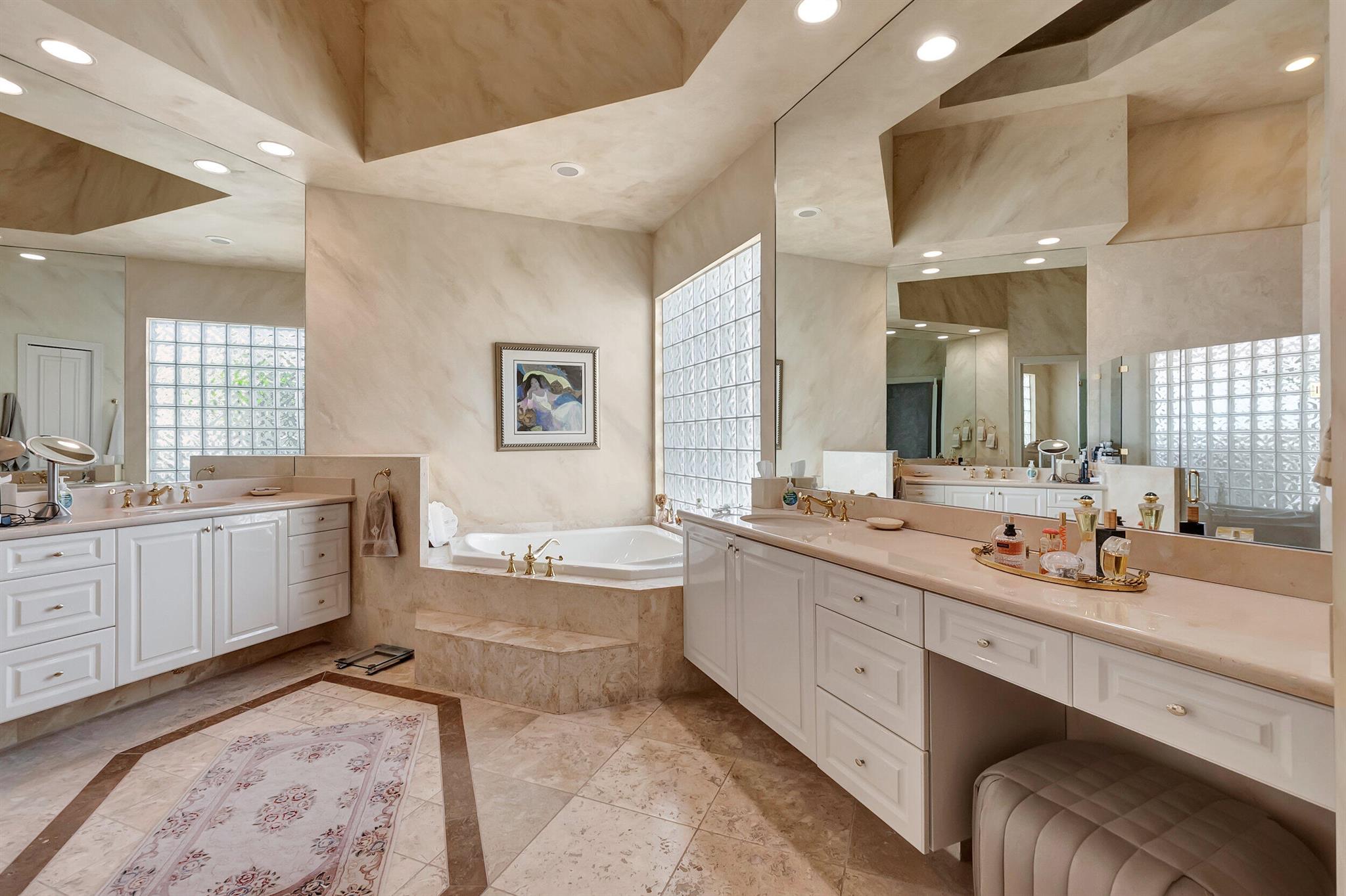 LANDINGS AT WOODFIELD COU - Residential