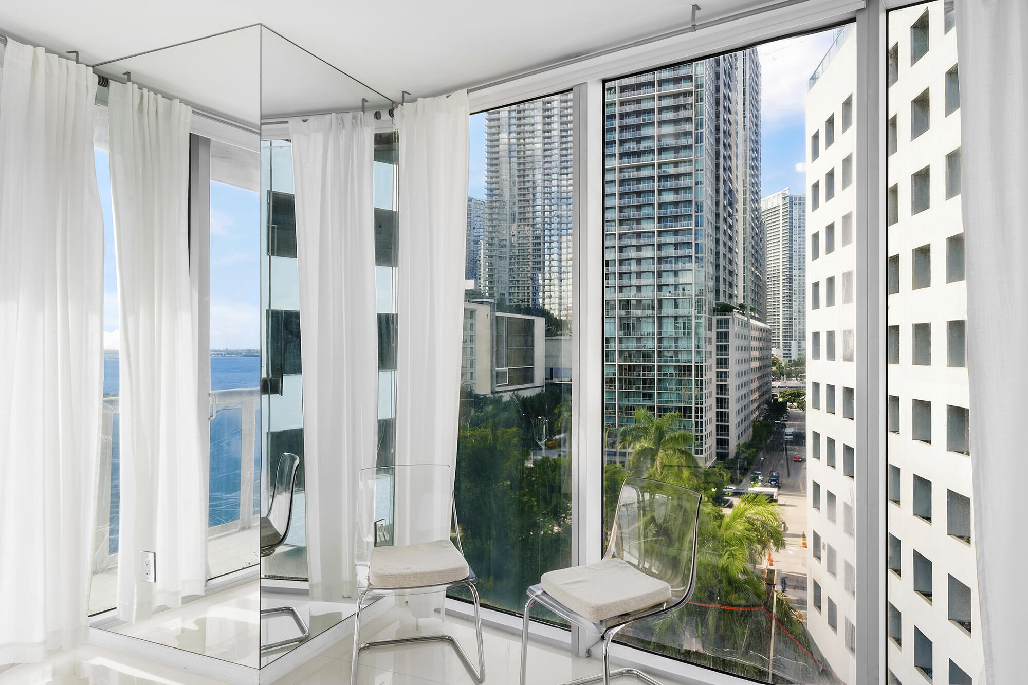 495 Brickell Avenue 911