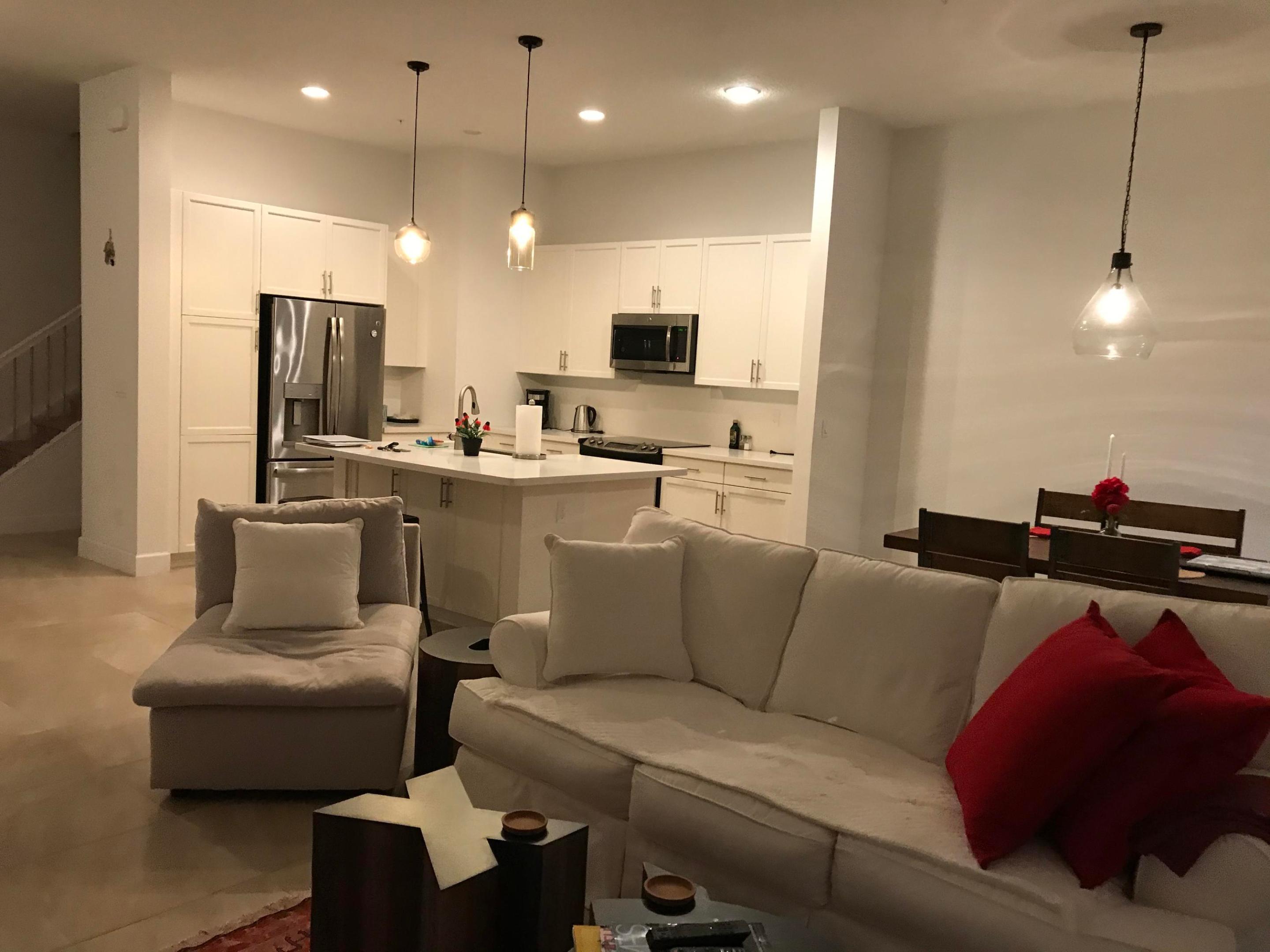 POINTE 100 CONDO - Residential