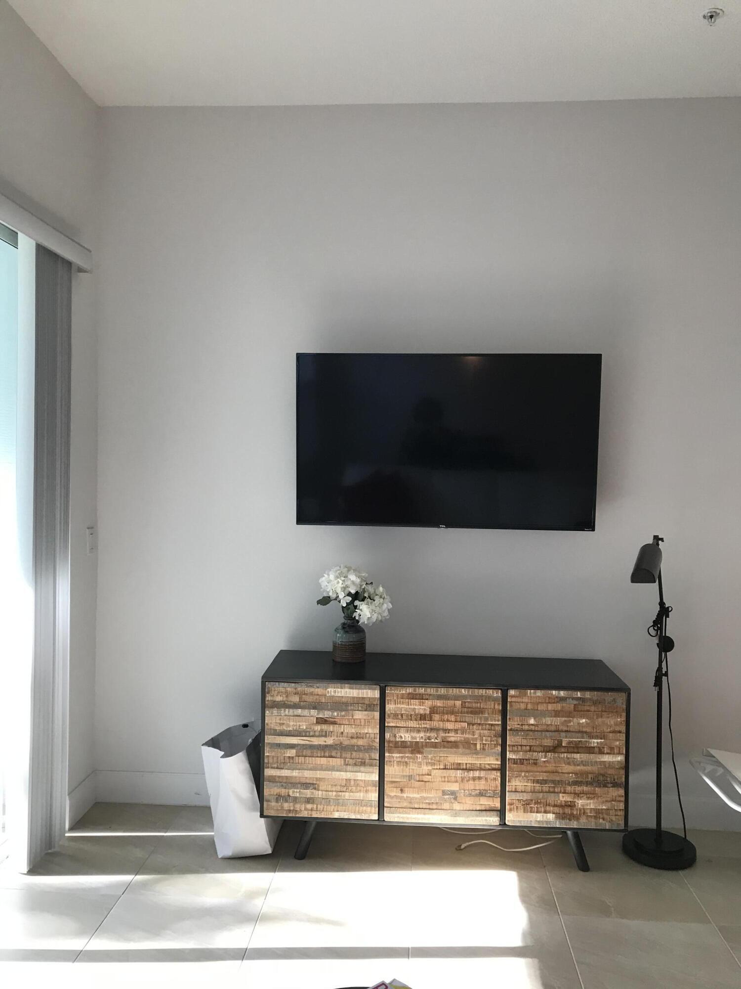 POINTE 100 CONDO - Residential