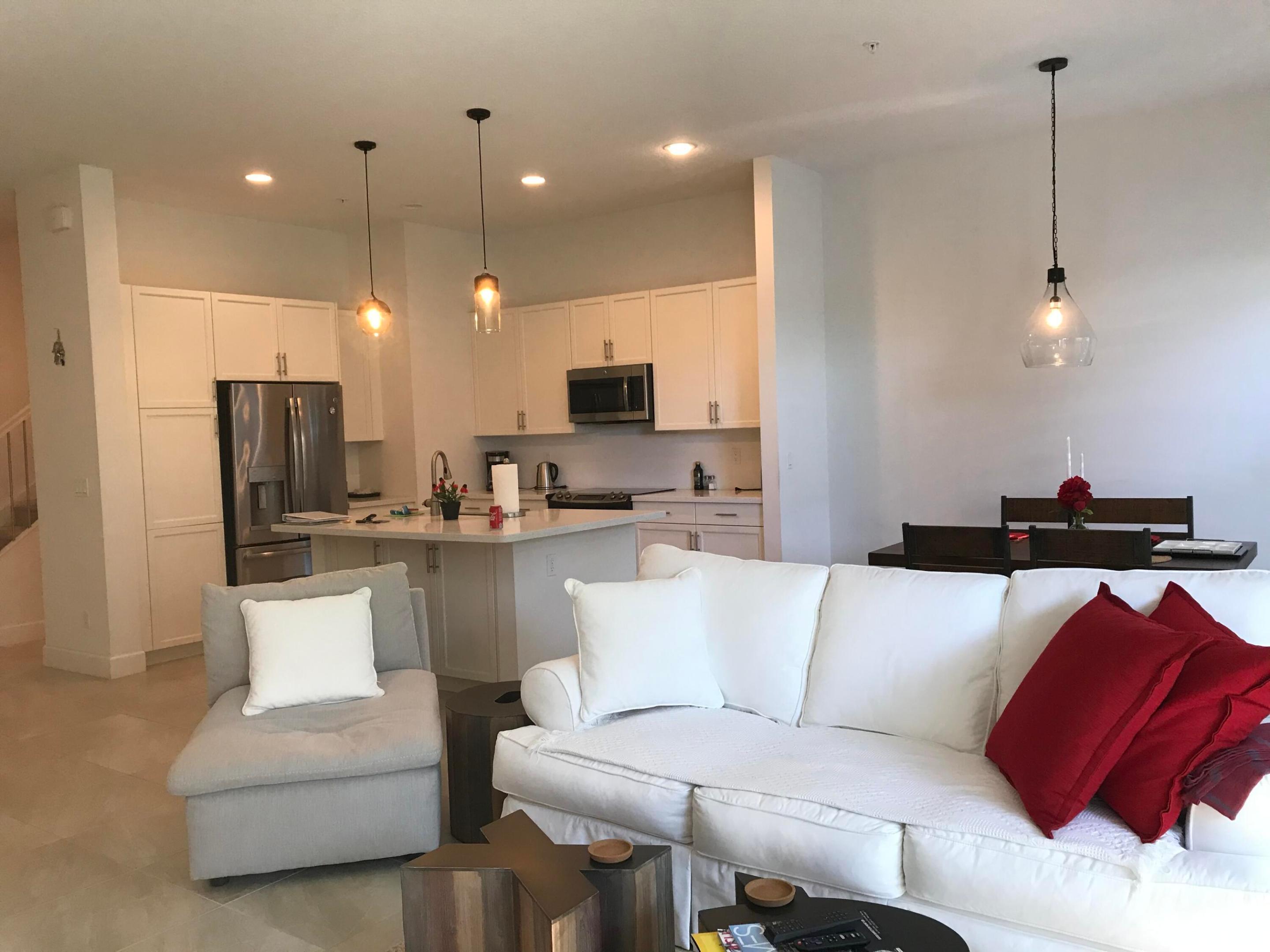 POINTE 100 CONDO - Residential