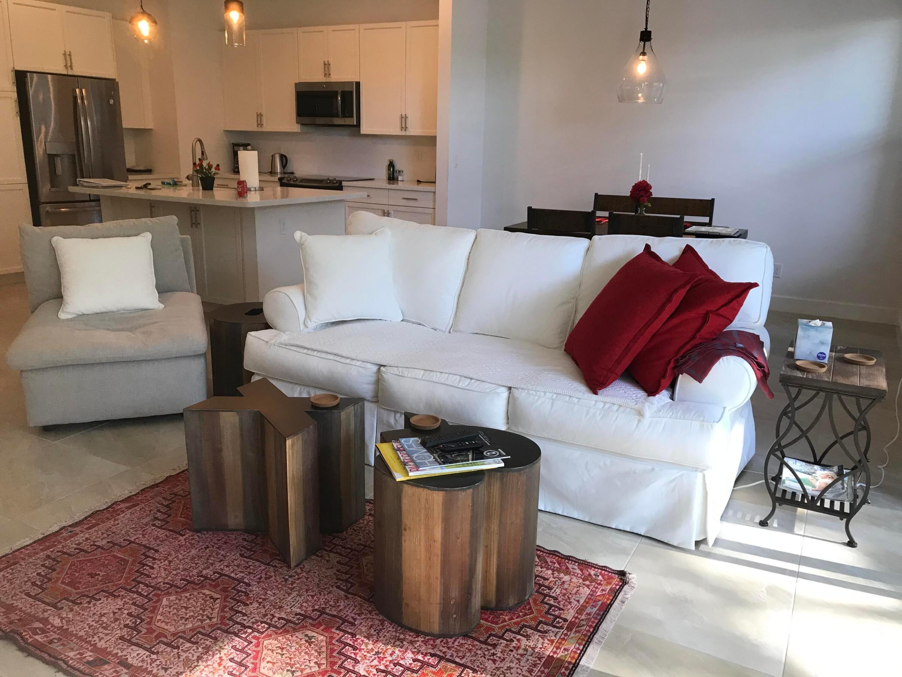 POINTE 100 CONDO - Residential