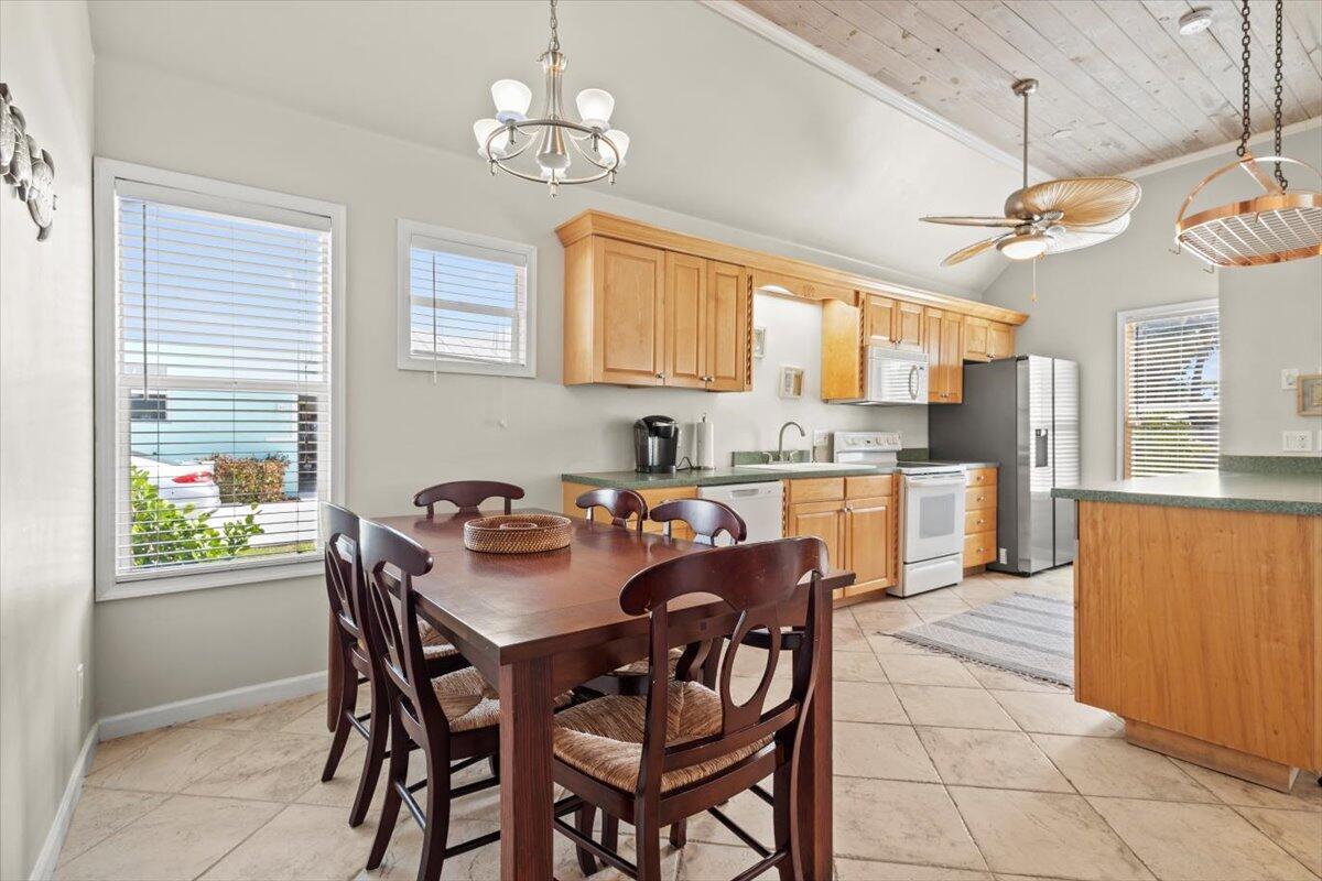4157 SE Bayview Street, Stuart, FL, 34997/$500,000 2 4157 SE Bayview Street
